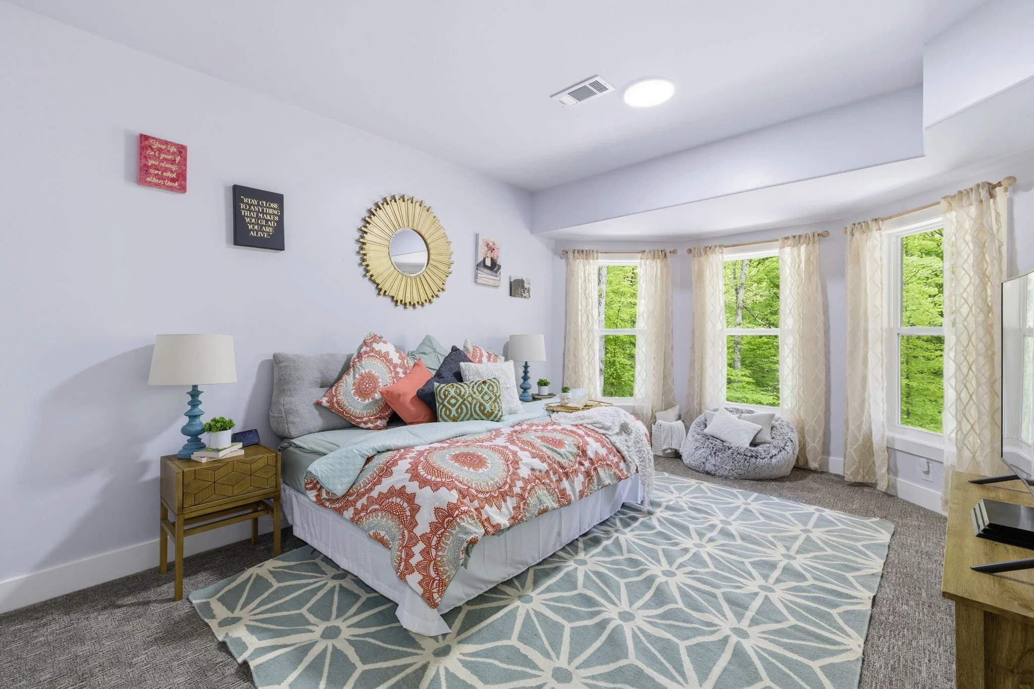 52-delia-knight-7351-hidden-view-dr-lower-level-bedroom-bay-window-oak-ridge-nc-27310.jpg