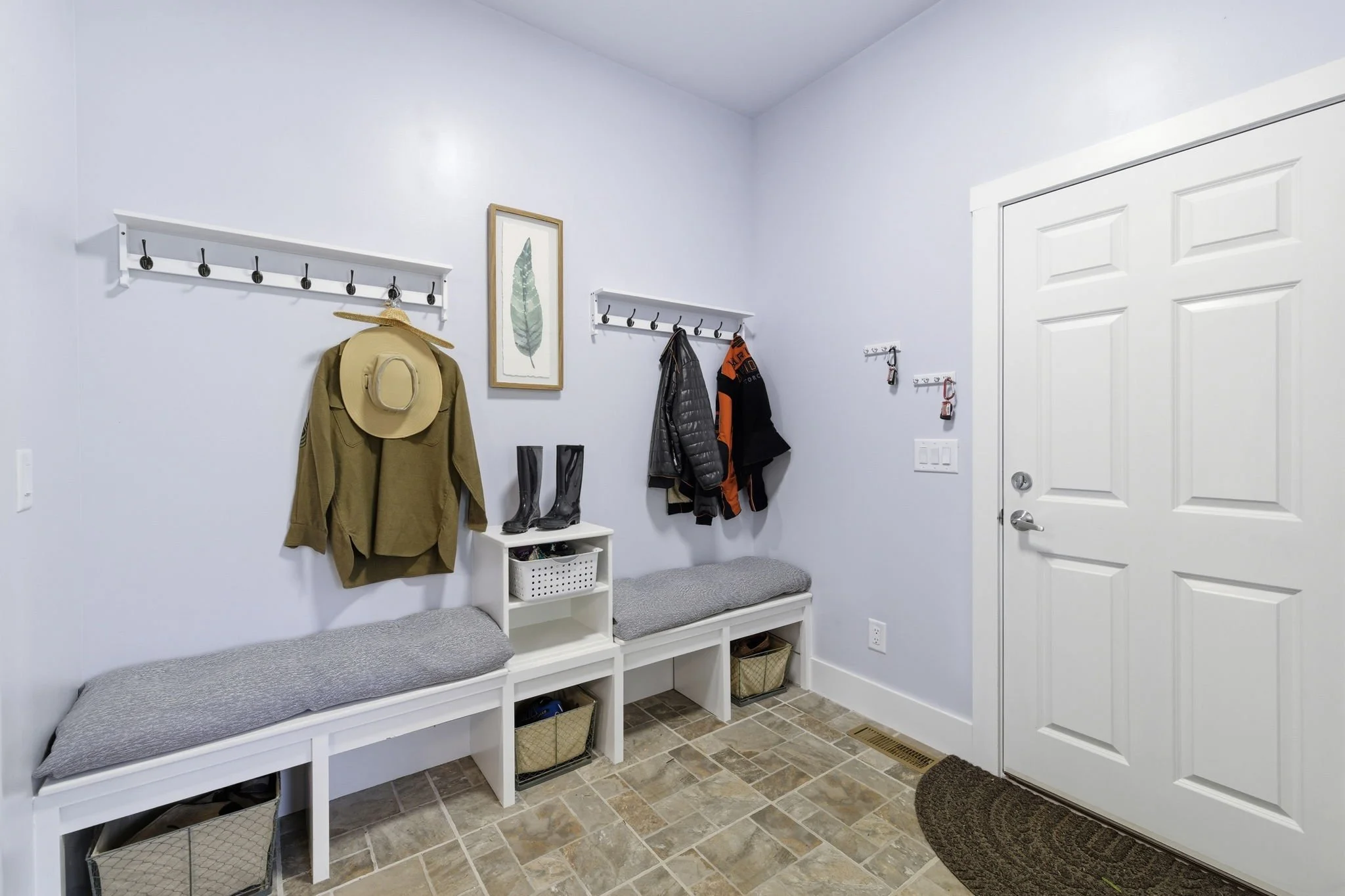 58-delia-knight-7351-hidden-view-dr-mudroom-bench-storage-oak-ridge-nc-27310.jpg