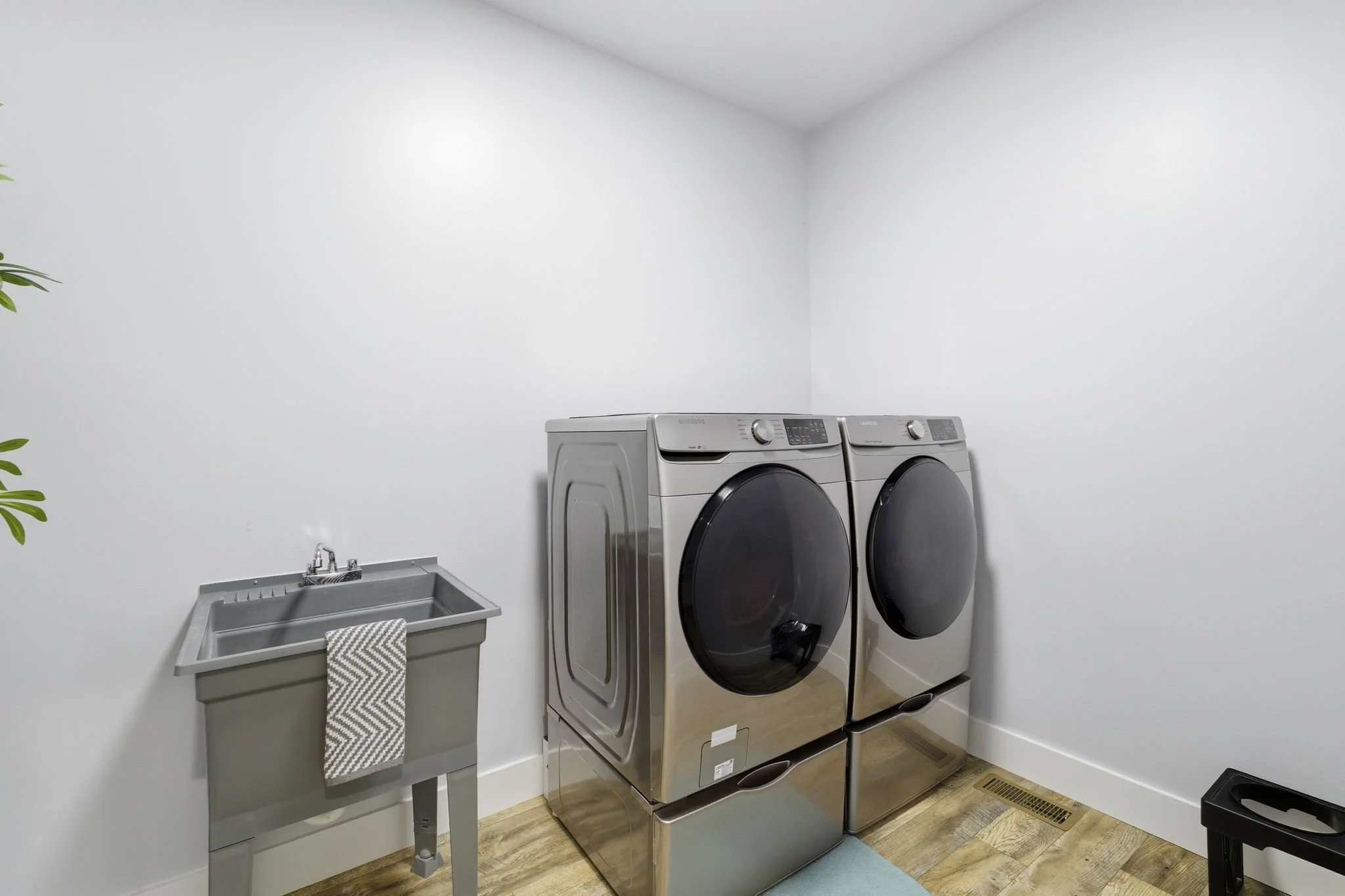59-delia-knight-7351-hidden-view-dr-main-laundry-utility-sink-oak-ridge-nc-27310.jpg