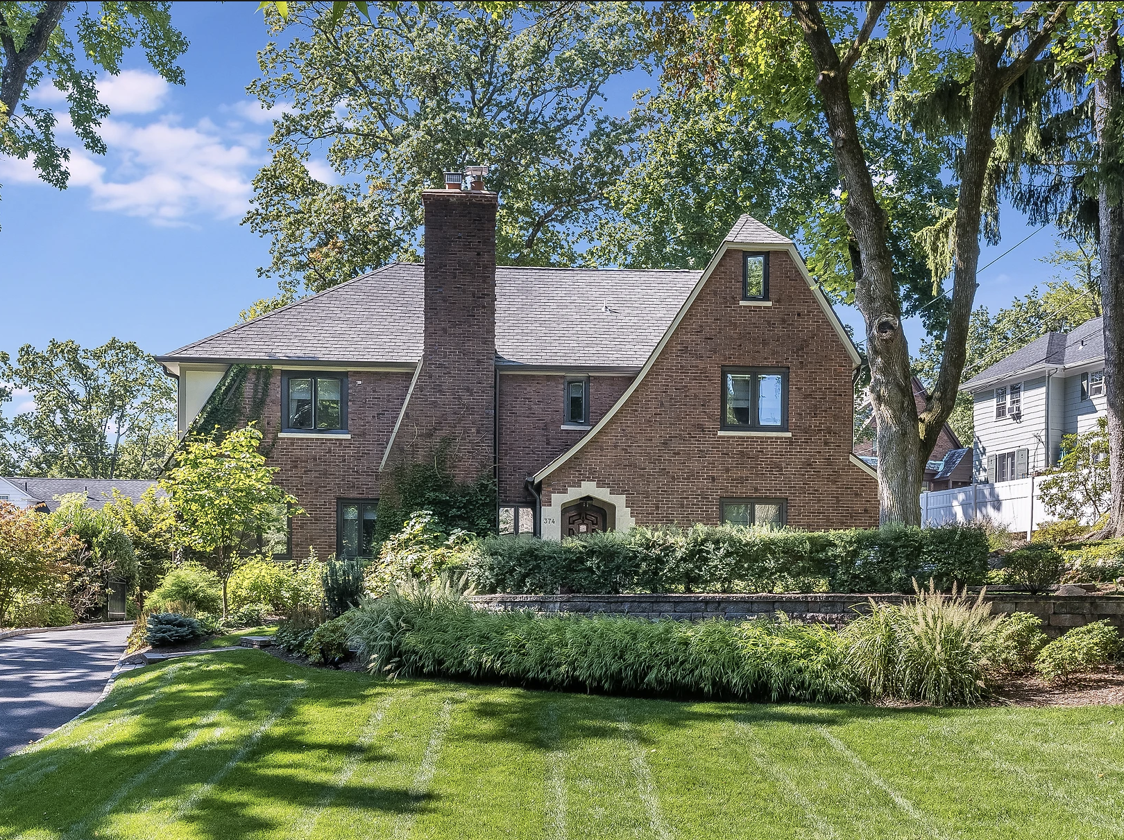 374 Redmond Road, South Orange