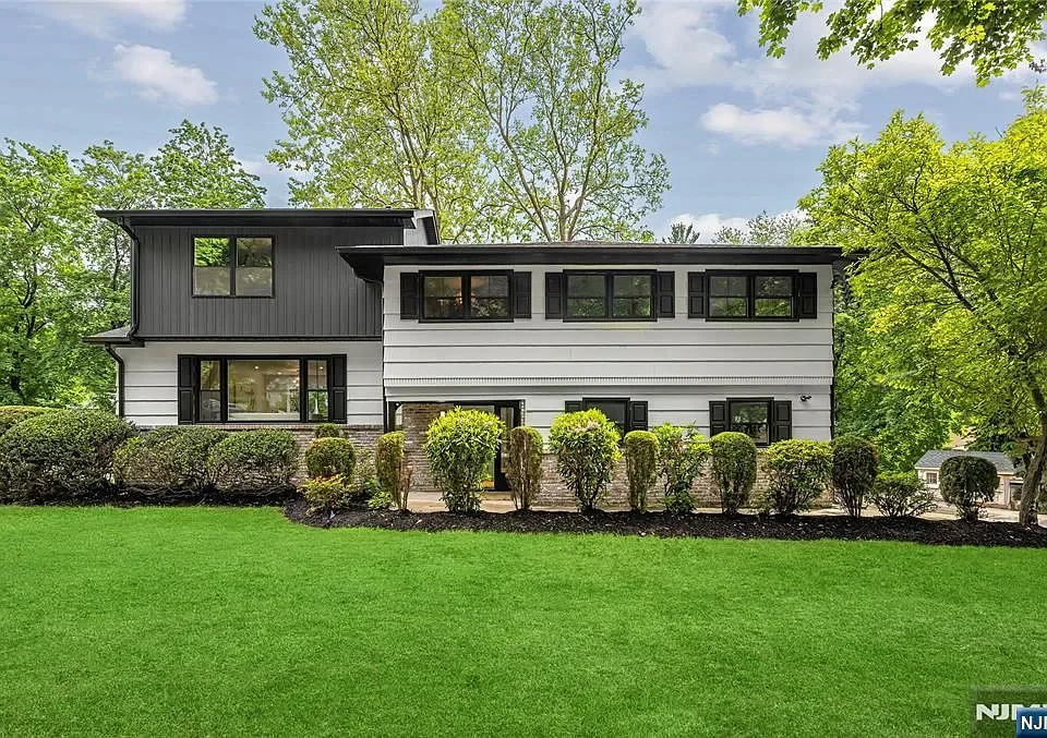 9 Stonehedge Lane, Madison