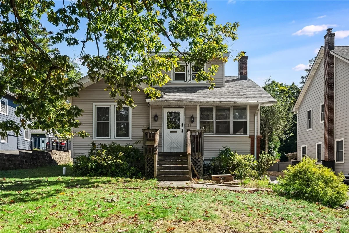 28 Ferndale Road, North Caldwell