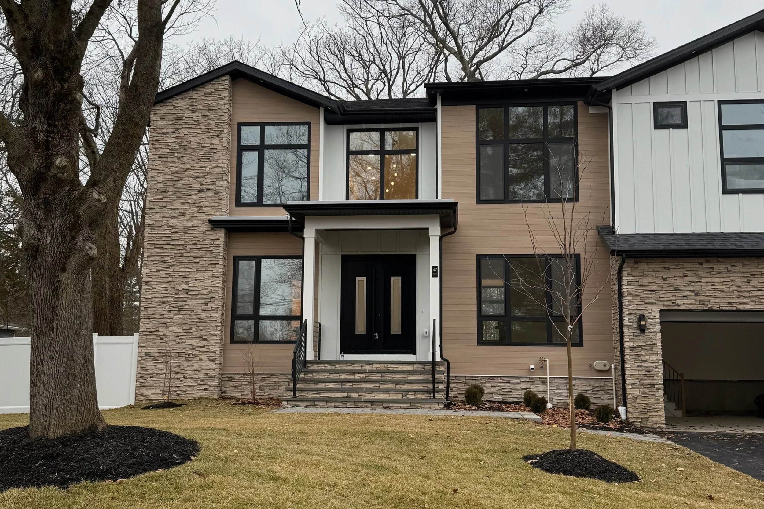 47 Falcon Road, Livingston