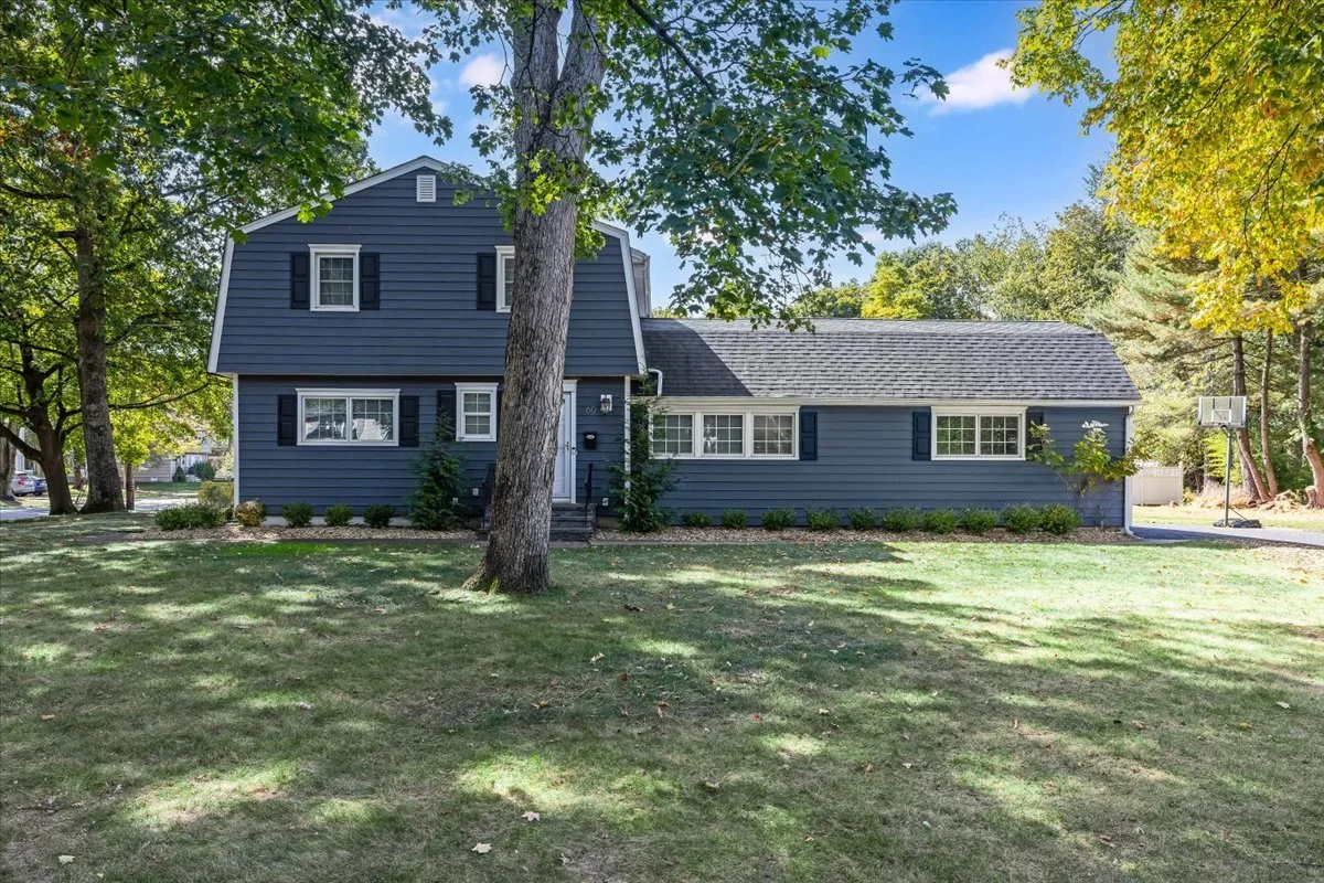 60 E. Sherbrooke Pkwy, Livingston
