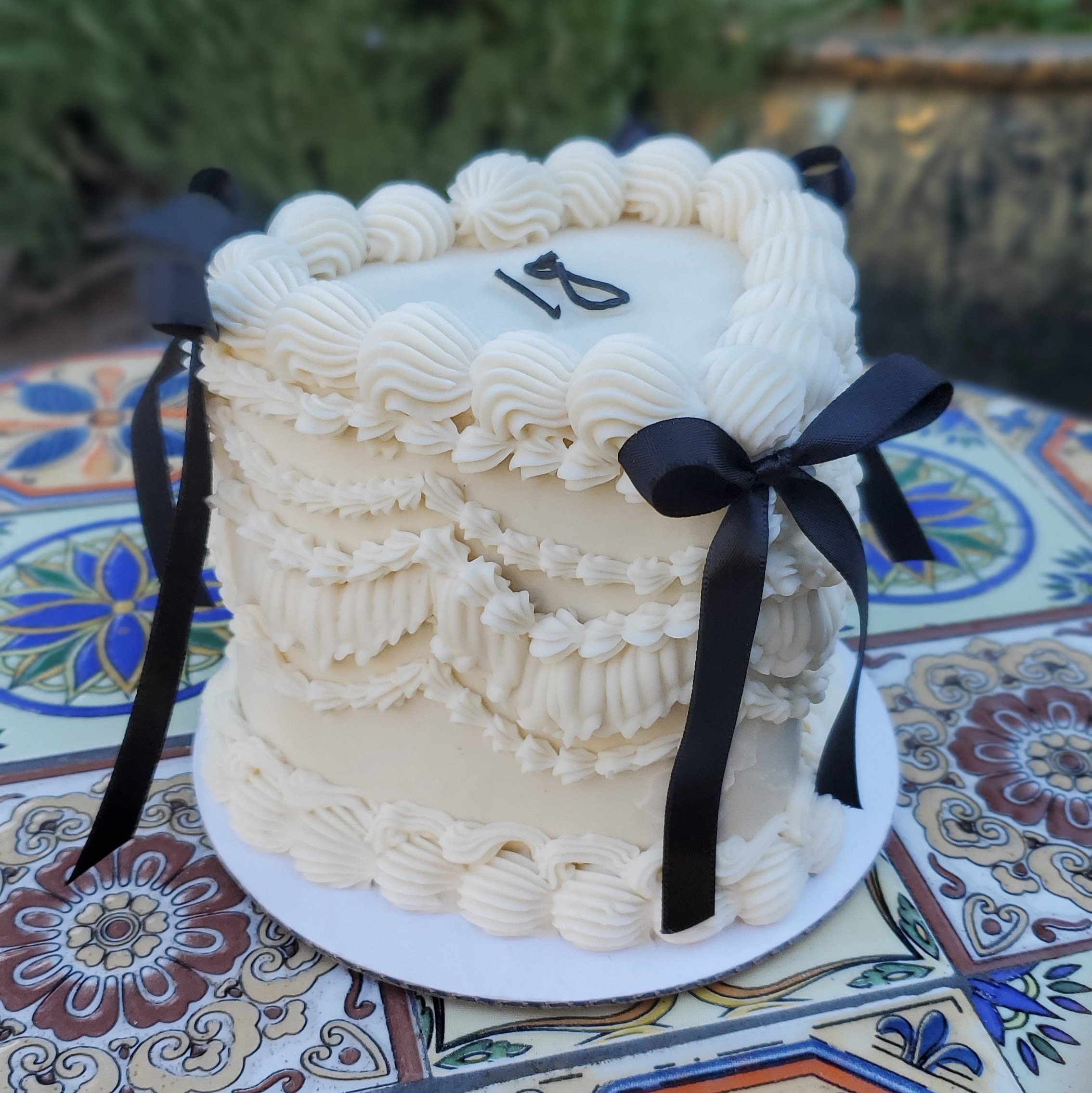 white mini vintage heart cake with black bows