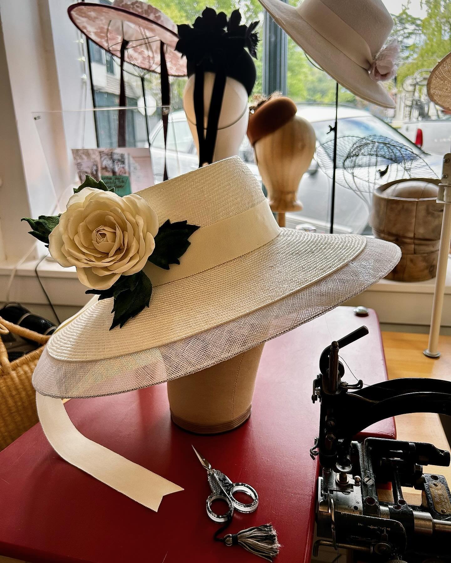 2024 Kentucky Derby custom order. Run for the roses with your own handmade silk and velvet rose on a one of a kind made to order hat. @milliners_guild #shopmarin #shopsananselmo #kentuckyderbyhats