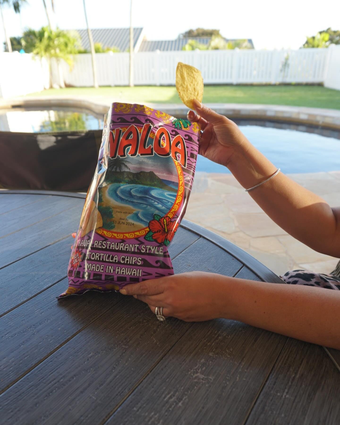 Dipping into the weekend like a Sinaloa tortilla chip by the pool. Crispy vibes and sunny skies☀️🌊
.
.
.
.
#sinaloatortillas #sinaloatortillashi #hawaii #oahu #PoolsideSnacks #SinaloaChips