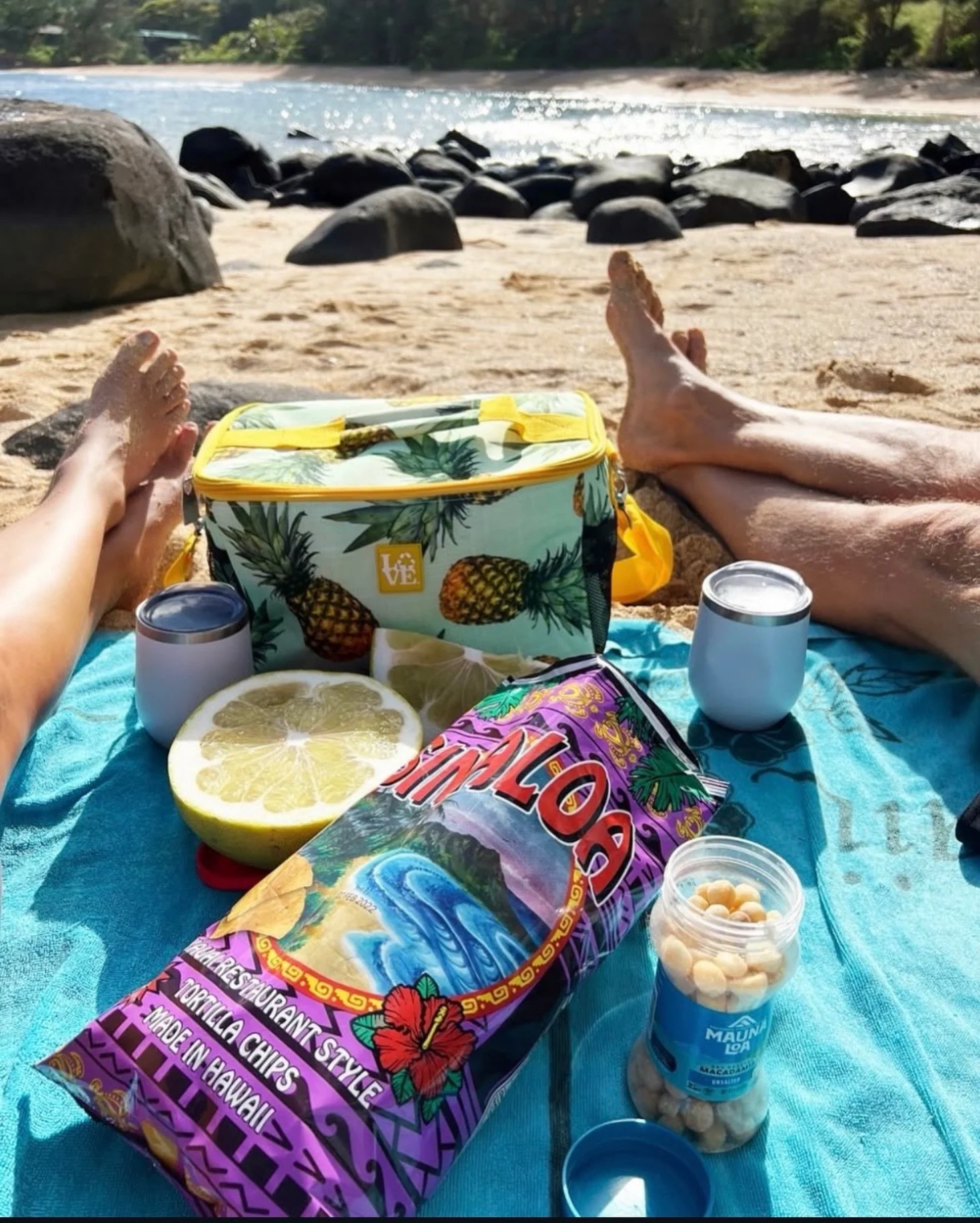 What&rsquo;s better than this ? I&rsquo;ll wait&hellip;.

Comment your favorite side for our signature tortilla chips below! 

📸: @theroguebrusselsprout