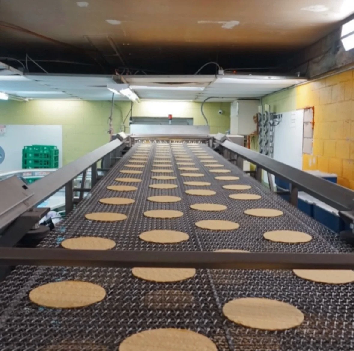 Nothing says Aloha Friday like a fresh batch coming off the line 🤙🏽

#sinaloatortillas #hawaiimade #tortillas #tortillachips
