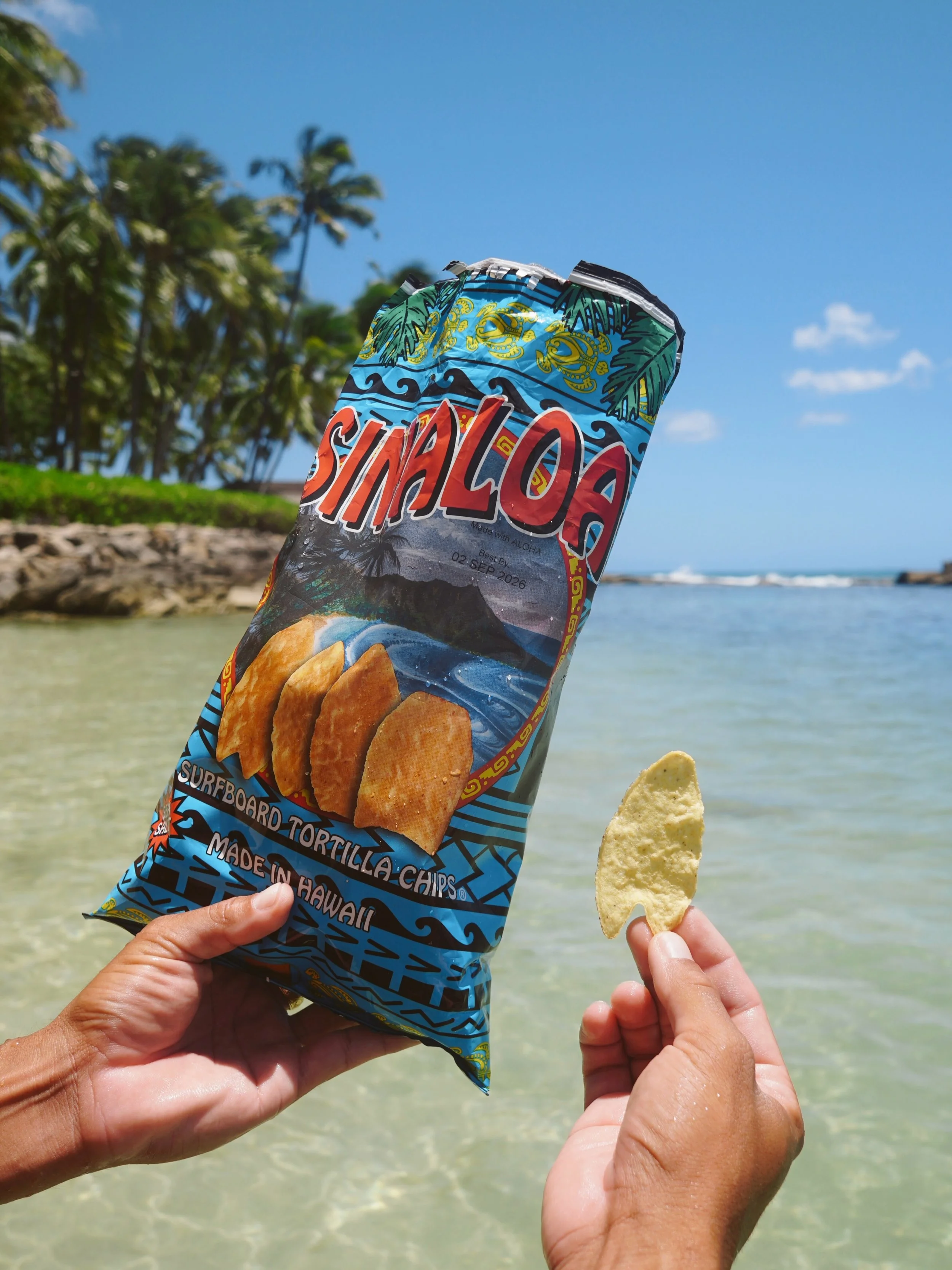 Our chips hit different by the water 🤙🏽 

#sinaloatortillas #beachessential #hawaiimade