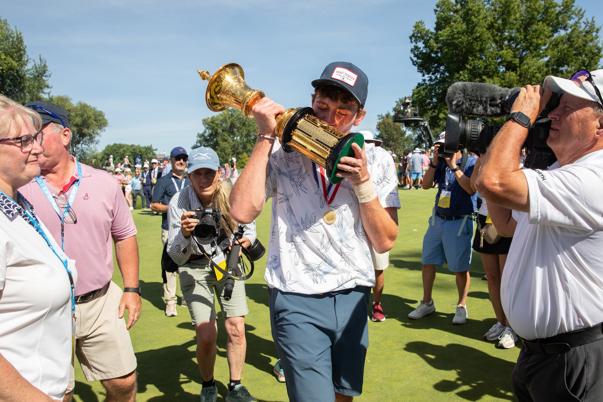 Nick Dunlap kisses the Havenmeyer Trophy after winning the 123rd U.S. Amateur Champtionship.