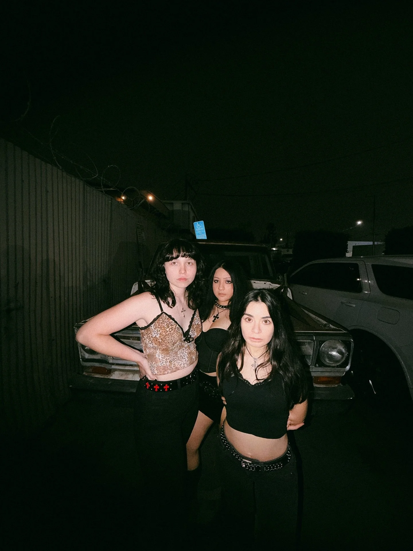 ⛓️ 🚨MERCH DROP 🚨⛓️ In honor of our GUTS release we&rsquo;re summoning a LIMITED RUN of shirts available only at our Desert Daze show this THURSDAY NOV 13TH

We&rsquo;ll be tearing up the stage with @darkdazeyworldwide and @fielddazefux 

Doors at 9