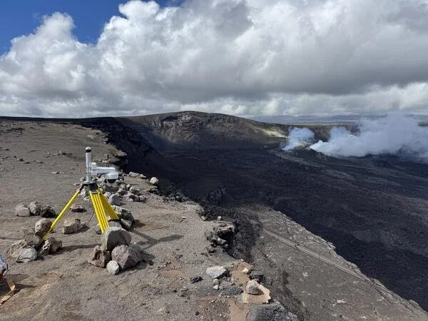  Shallow earthquakes and ground deformation at Kīlauea’s summit highlight hazards near Halemaʻumaʻu — USGS Volcano Watch 