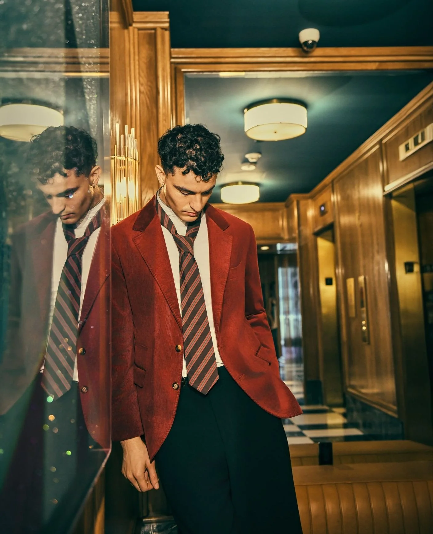 Fall Into Fashion Editorial for @lamag
Starring Models:
Arjang Mahdavi @firerugs @photogenicsla
Carmen Solomons @carmen.solomons @photogenicsla
Lit using @nanlite_global and @nanlite_usa FS300C 
Photographer: Irvin Rivera @graphicsmetropo