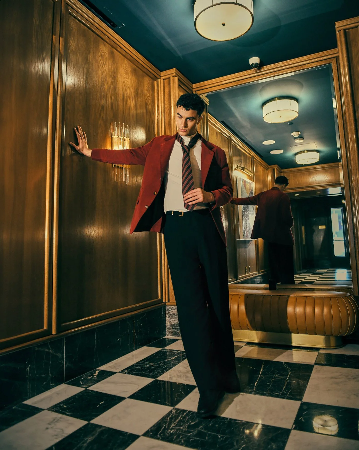 Fall Into Fashion Editorial for @lamag
Starring Models:
Arjang Mahdavi @firerugs @photogenicsla
Carmen Solomons @carmen.solomons @photogenicsla
Lit using @nanlite_global and @nanlite_usa FS300C 
Photographer: Irvin Rivera @graphicsmetropo