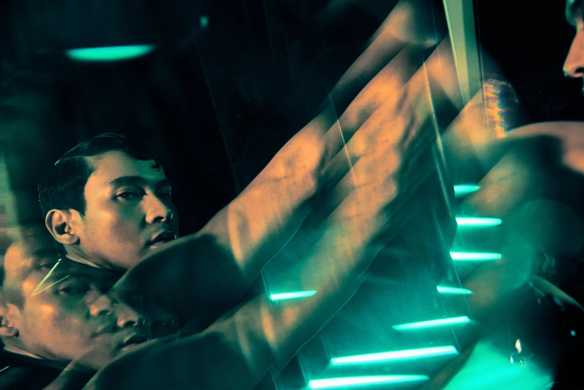 ENCHONG DEE | V MAN SEA