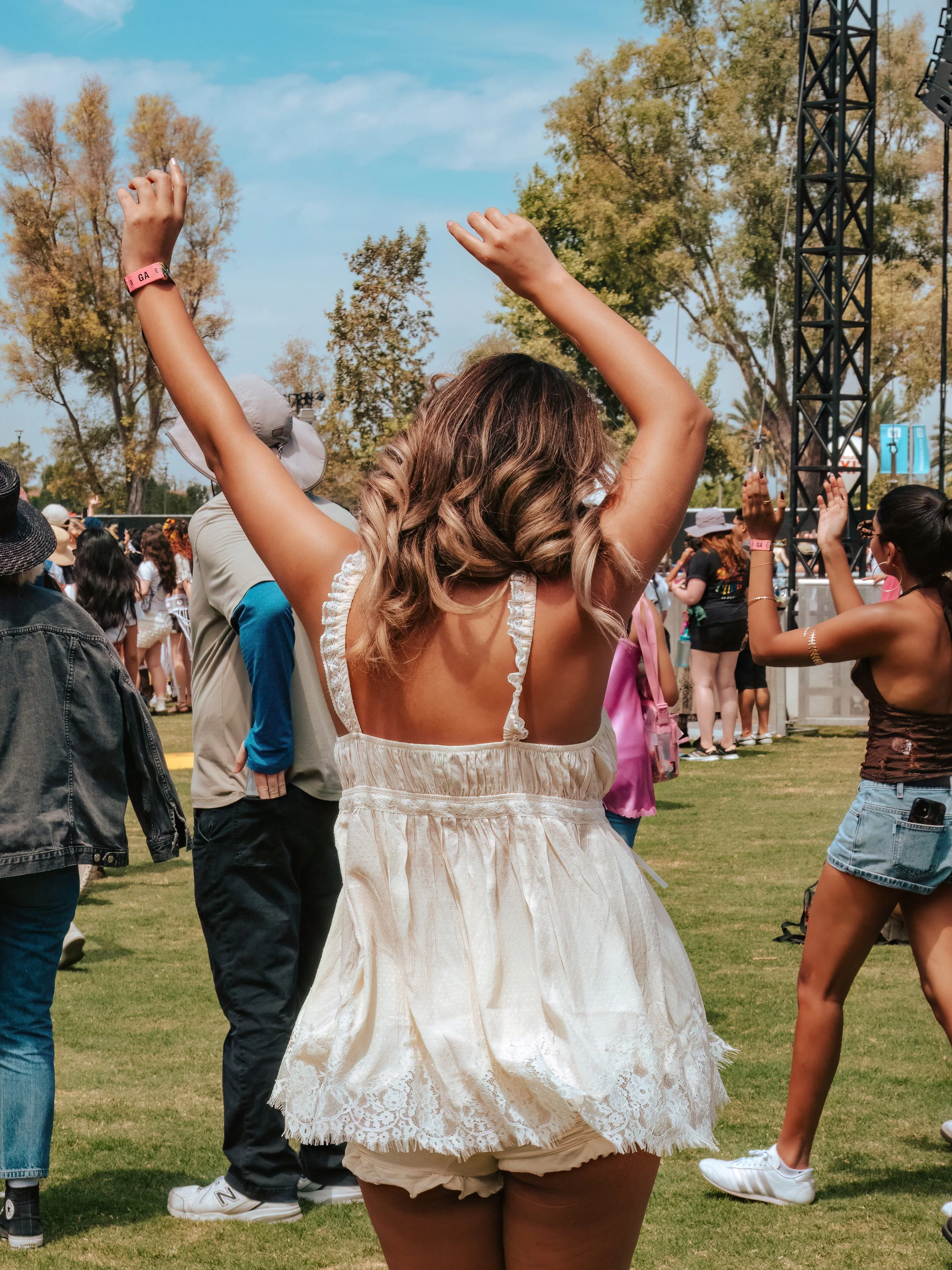 082729_Daisy_Chain_Fest_019.JPG