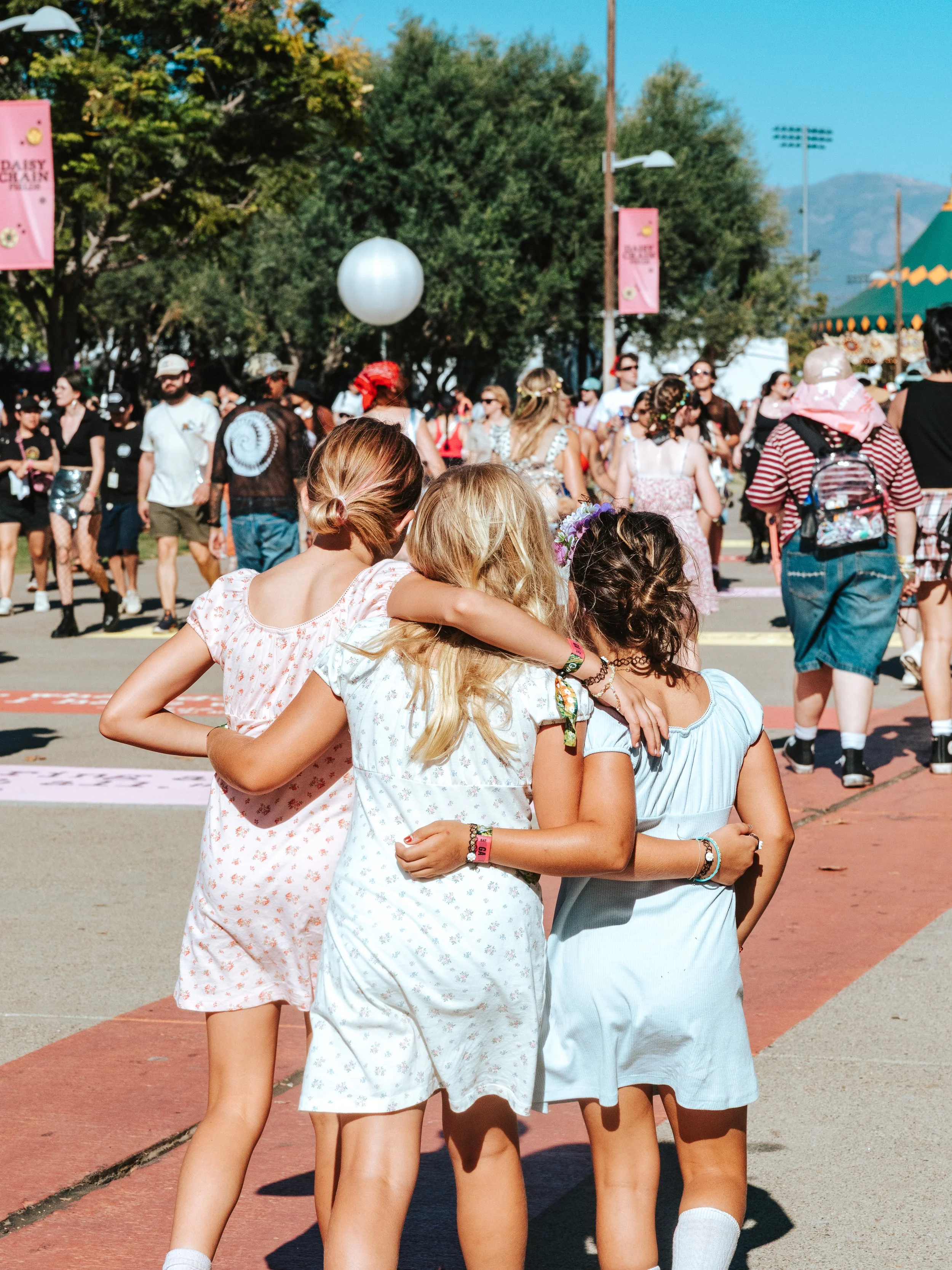 082729_Daisy_Chain_Fest_031.JPG