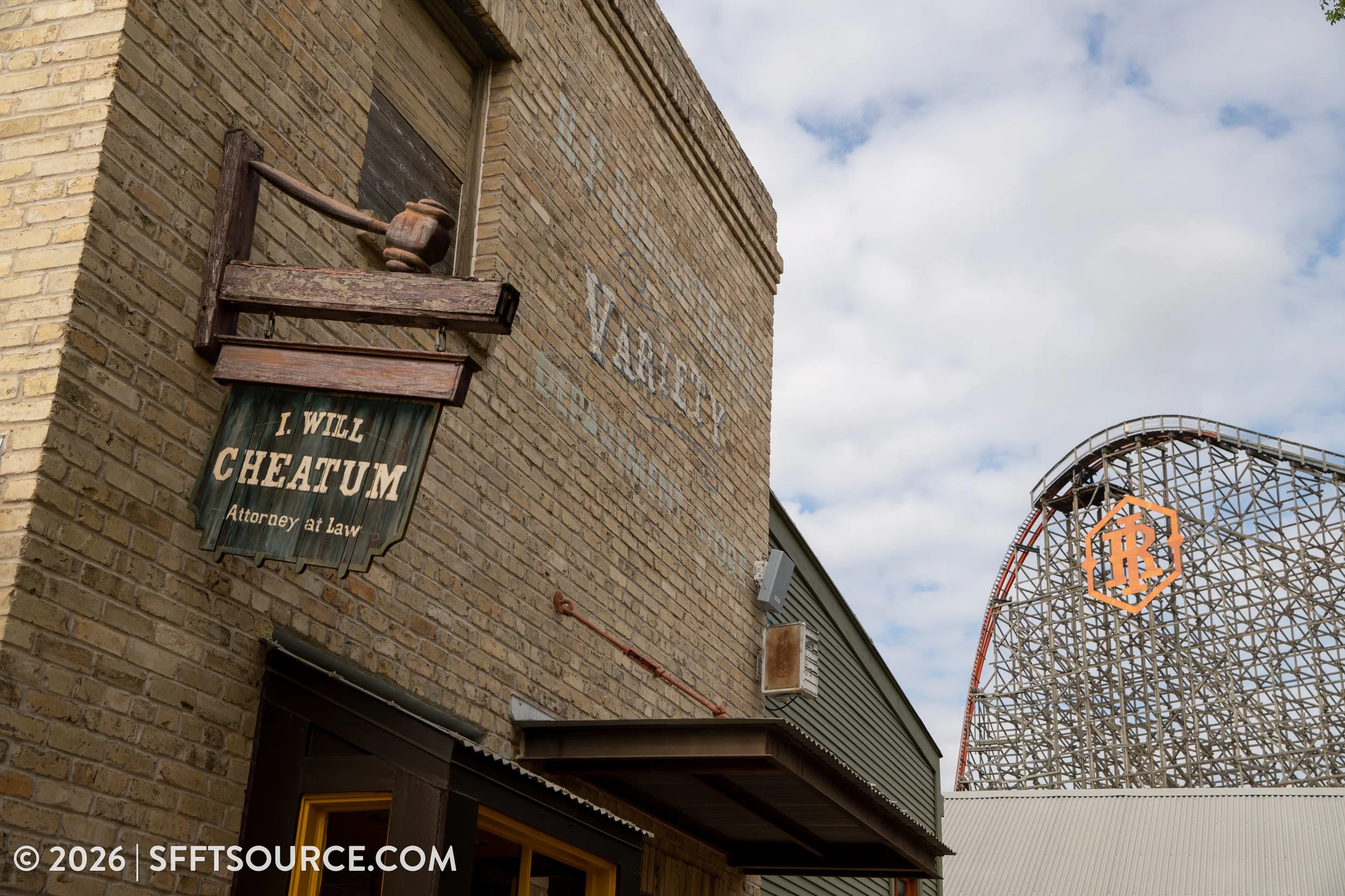 Crackaxle Canyon, Six Flags Fiesta Texas Park Area