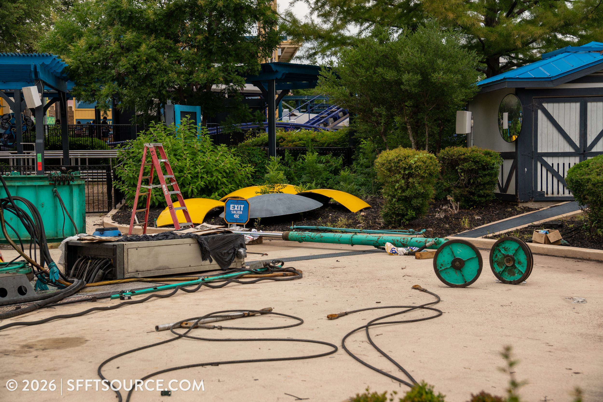 DC Super Villains Swing Refurbishment Six Flags Fiesta Texas