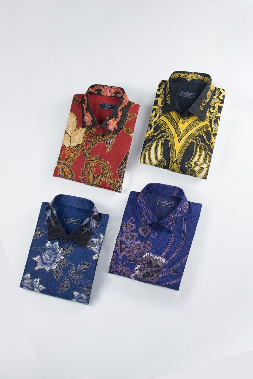 Pemilihan Empat Kemeja Batik Tradisional Indonesia berdasarkan Hariom's Tailor dalam Berbagai Warna dan Cetakan