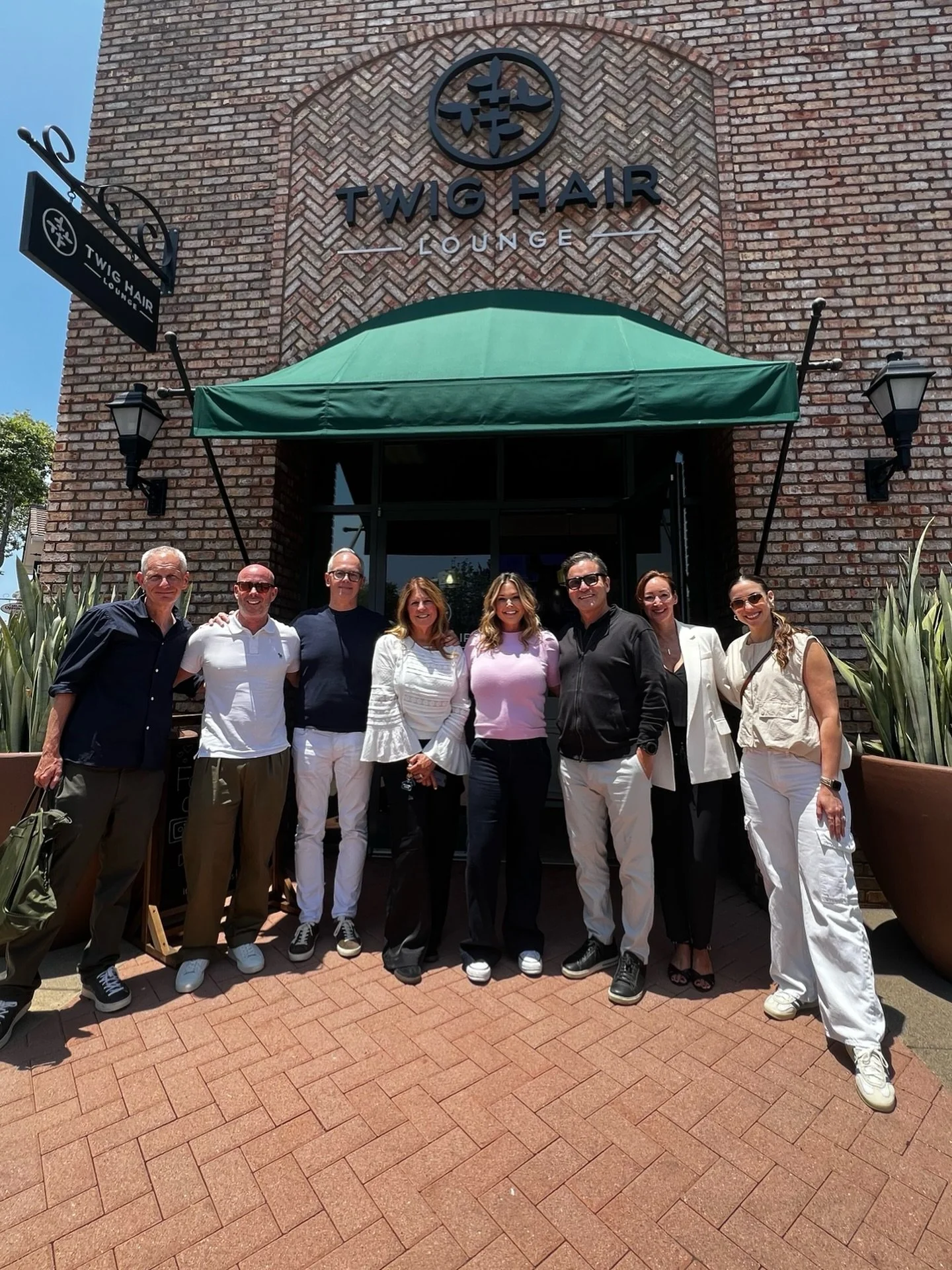 We had some very special guests visit us last week! A group of Davines executives stopped by to see firsthand how our amazing salon is run and to meet our incredible owner. Huge thank you to our amazing rep @gigilinde for making this special visit ha