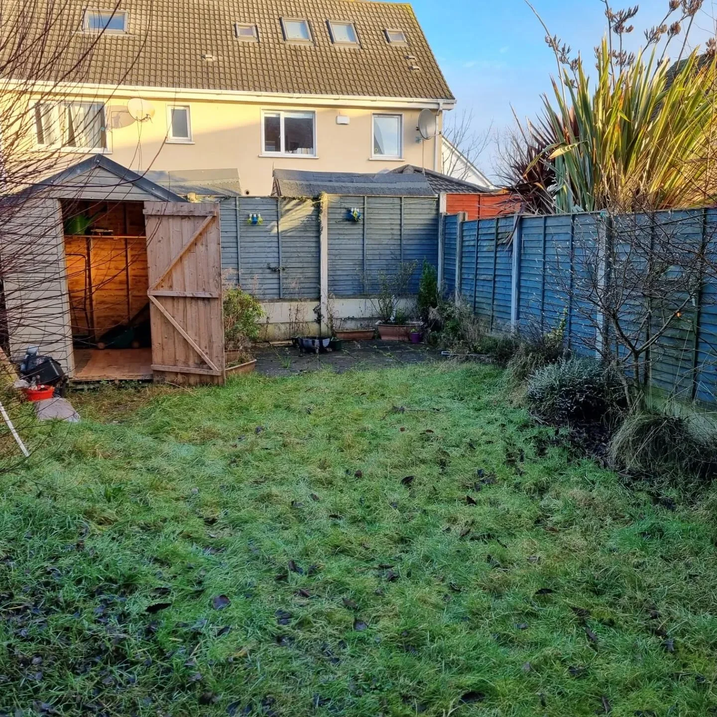 Garden tidy and installation of net to keep cat in the garden. Very soft ground.