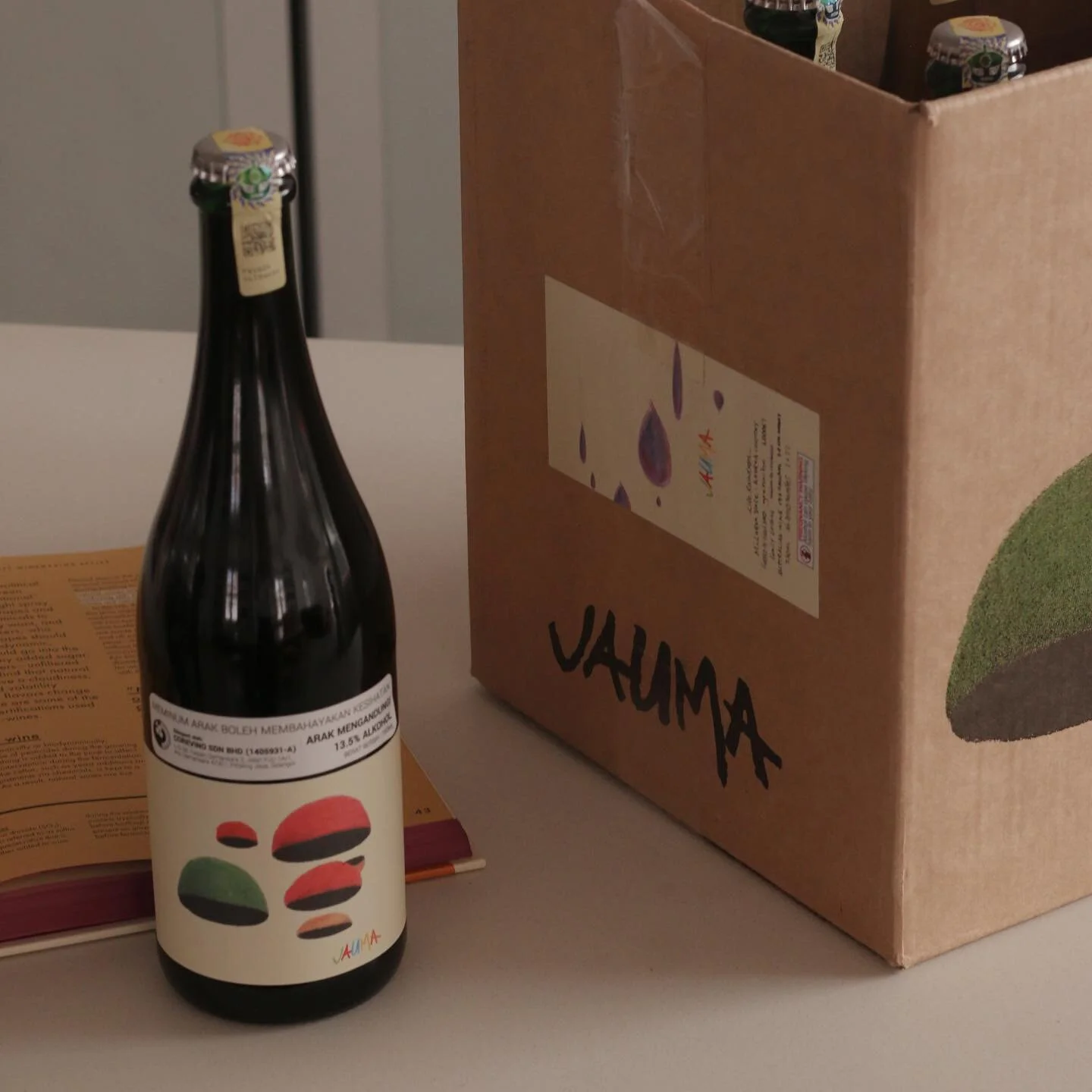Something fun ! 

Who said you can&rsquo;t make a difference by going off the beaten path?⁣⁣

Meet James Erskine, the enthusiastic #sommelier who took an all organic approach and crafted his own wines - and produced his label - Jauma ( Yow-ma )
 
A t