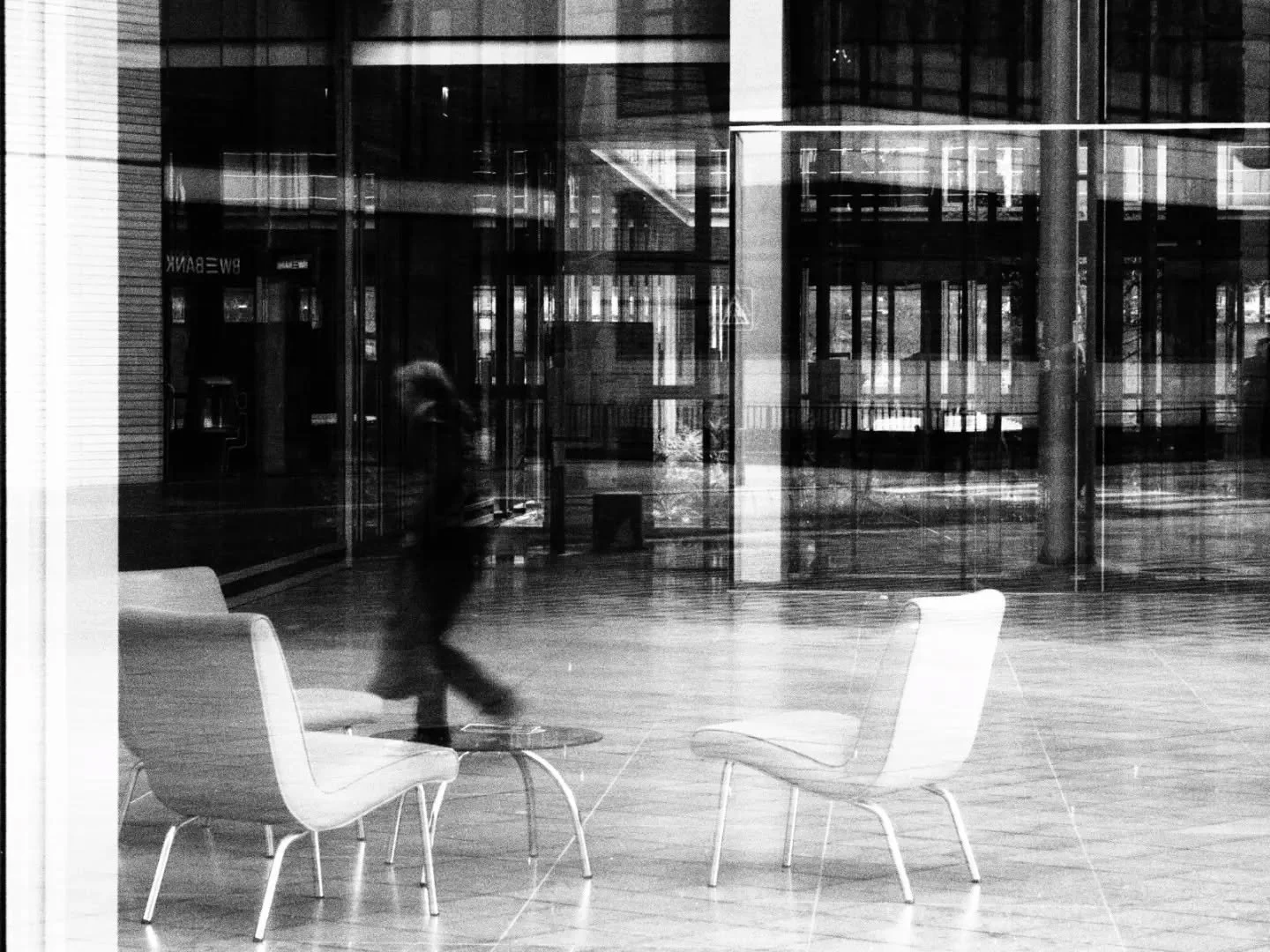 Reflection time 

Had a stopover in Stuttgart...so I took several photos. Hope u like it. 

#streetmoments #streetmoment #streetphotographyinternational #streetcollective #streetphotography #soulofstreet #olympusphotography #mft #munich #odeonsplatz 
