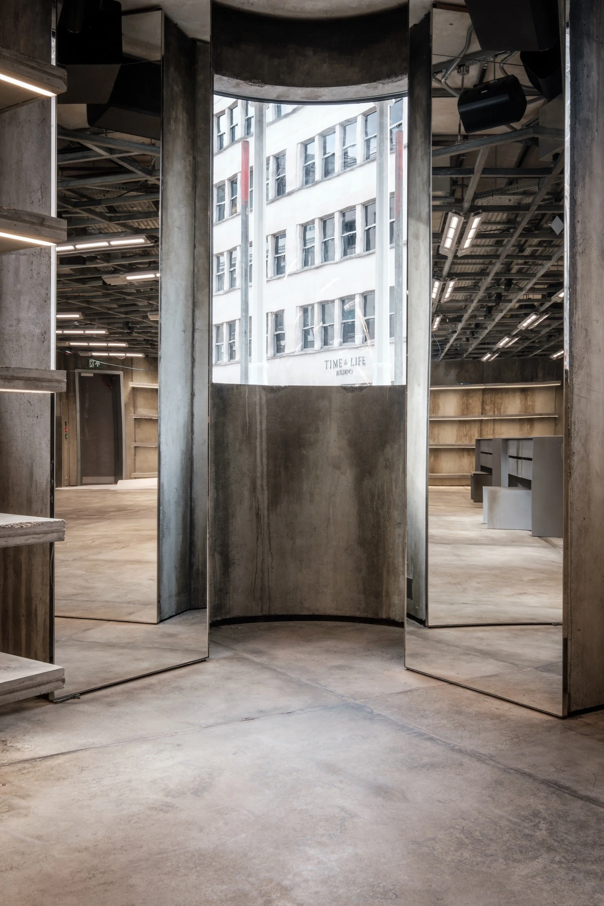 Balenciaga 06-03-22 MP-51.jpeg