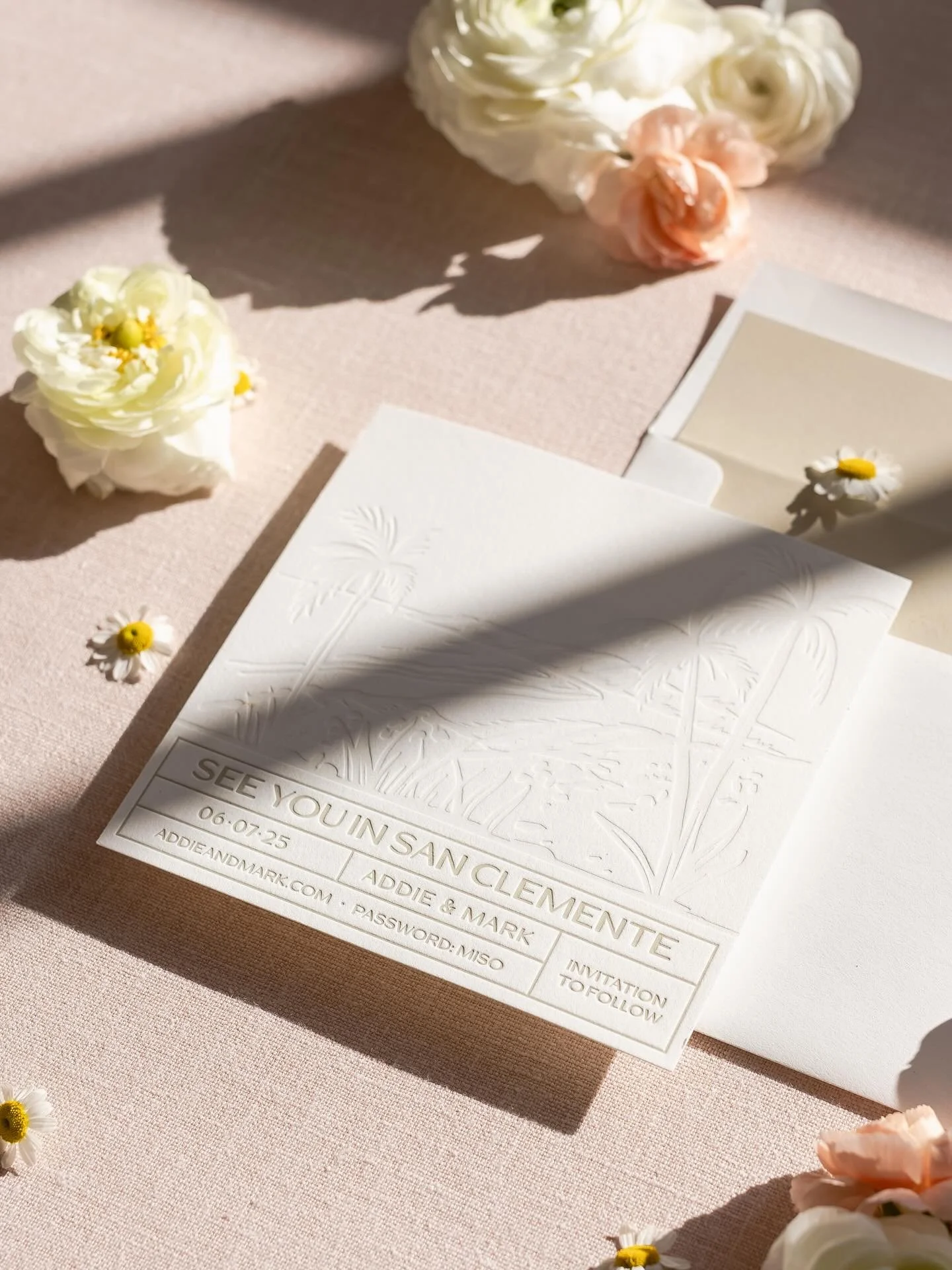 Heading back to California today ✈️ and reminiscing about Addie and Mark&rsquo;s San Clemente wedding and one of my favorite save the dates from 2025. 

There&rsquo;s just something about the way the light hits that blind letterpress impression ✨

📷