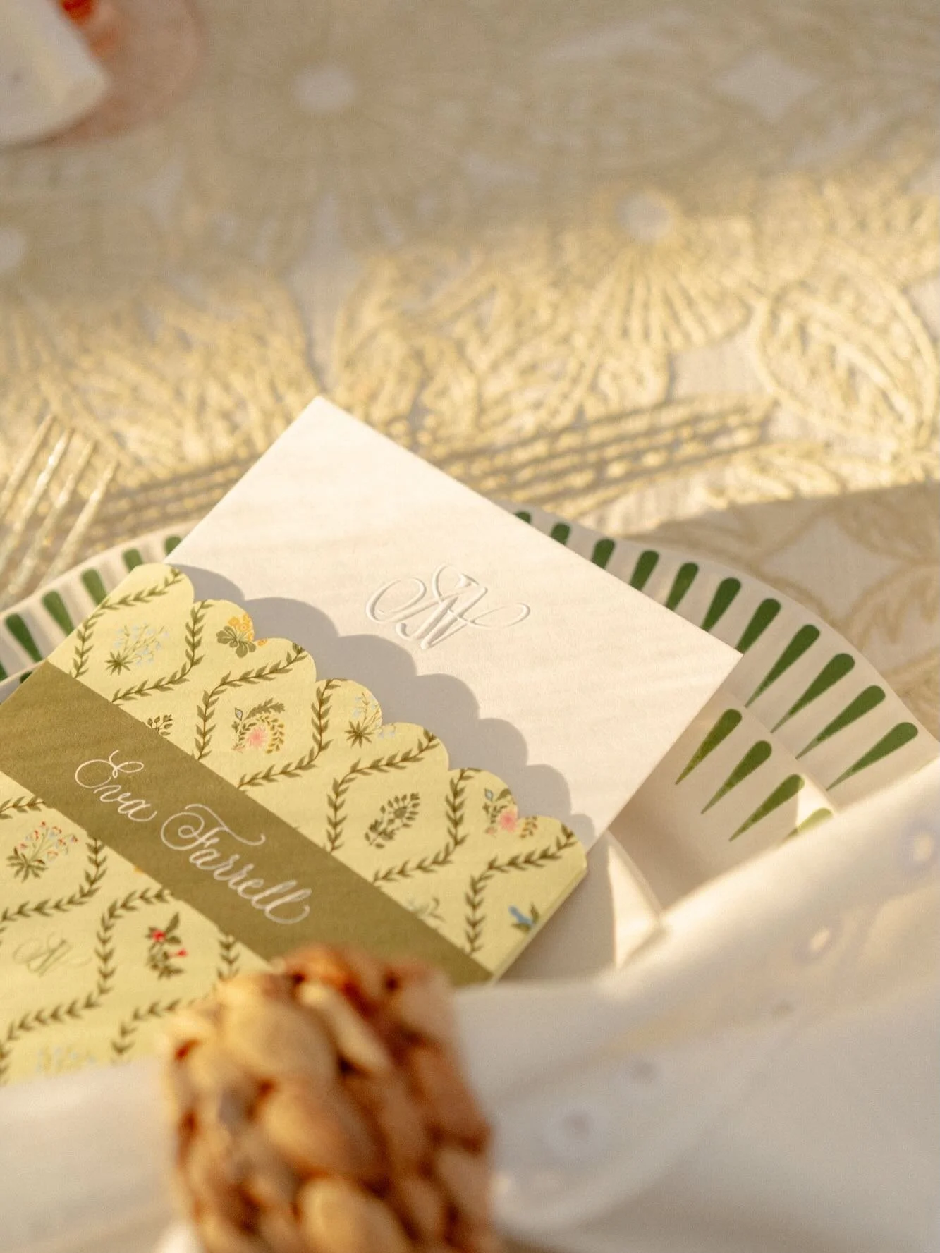 We love seeing our designs go from day to night ➡️

Planning: @kithandkinstudio
Venue: @grandislelakehousevt
Stationery + Signage: @rhdesignhouse
Bar &amp; Beverage: @fluidbarservice
Makeup: @jenniferperelliemakeup
Hair: @theartofhairvt
Cake: @atozca