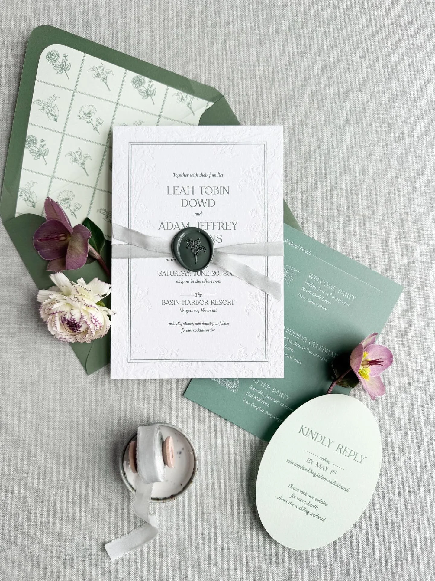 The Goldie suite, reimagined in the prettiest green palette for spring.

One of our favorite things about the Collection is how easily it becomes yours. From paper to ink colors, each suite can be tailored to reflect your wedding aesthetic in a way t