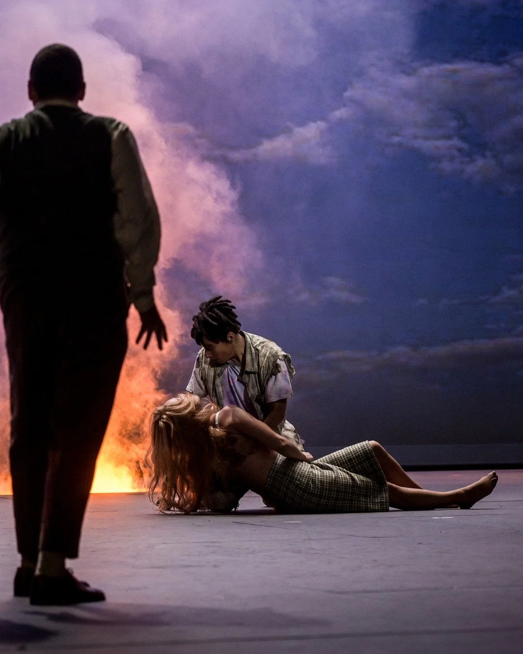 Voil&agrave; une semaine qu&rsquo;Edwige a pris son envol sur la sc&egrave;ne du @theatre_champs_elysees 
Ce qu&rsquo;il se passe sur l&rsquo;&icirc;le de Robinson, reste sur l&rsquo;&icirc;le...

cc : @marcminkowskiconductor ; @clementpottierconduct