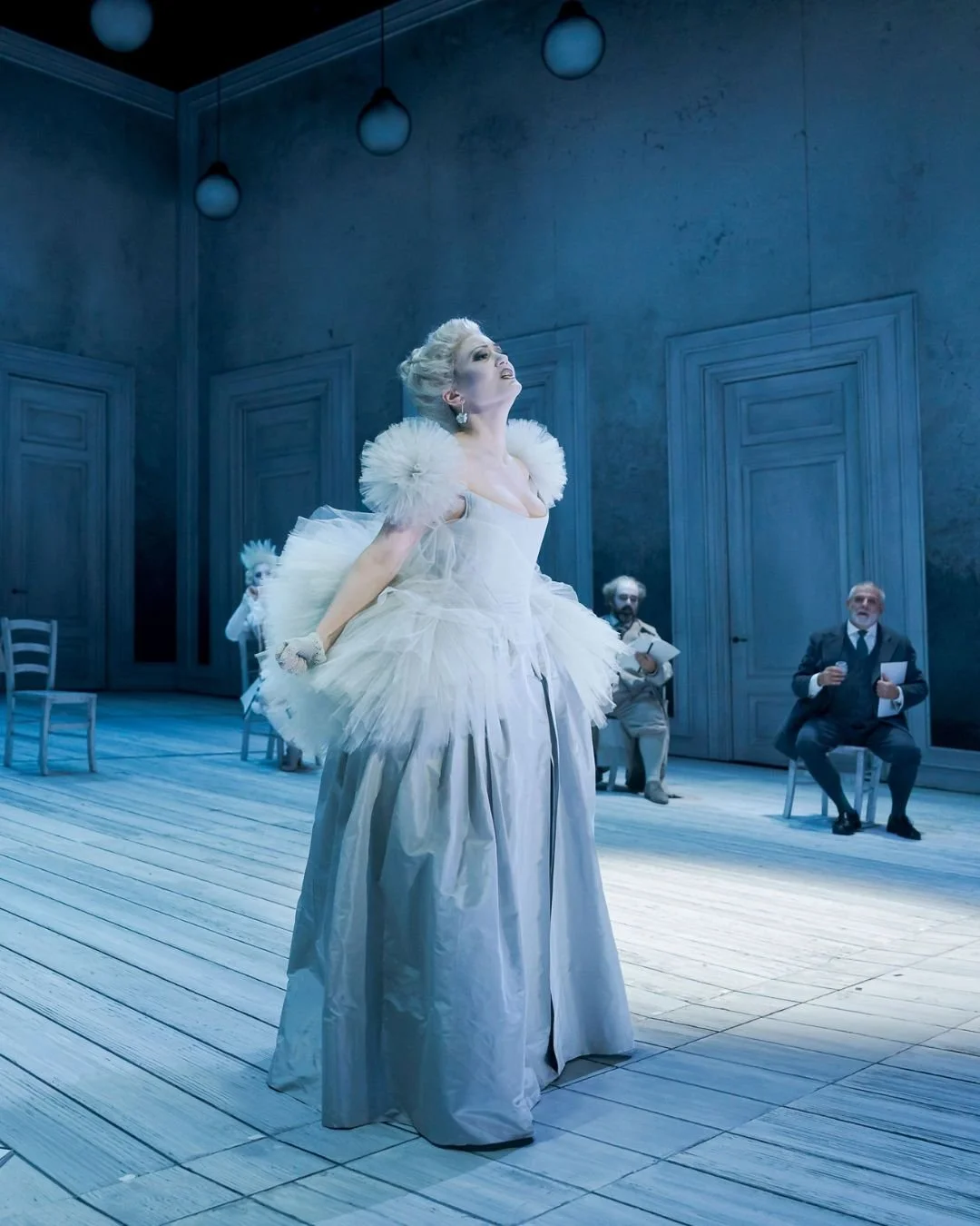 Bonheur de retrouver ma Prima Donna pr&eacute;f&eacute;r&eacute;e dans L&rsquo;Opera Seria @theateranderwien ; et aussi de reporter un de mes costumes pr&eacute;f&eacute;r&eacute;s !

📸: Katharina Schiffl

@christophe.rousset.officiel @laur.entpelly