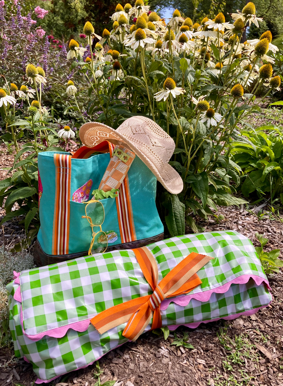 Tote&Blanket_Closed_MED Large.png