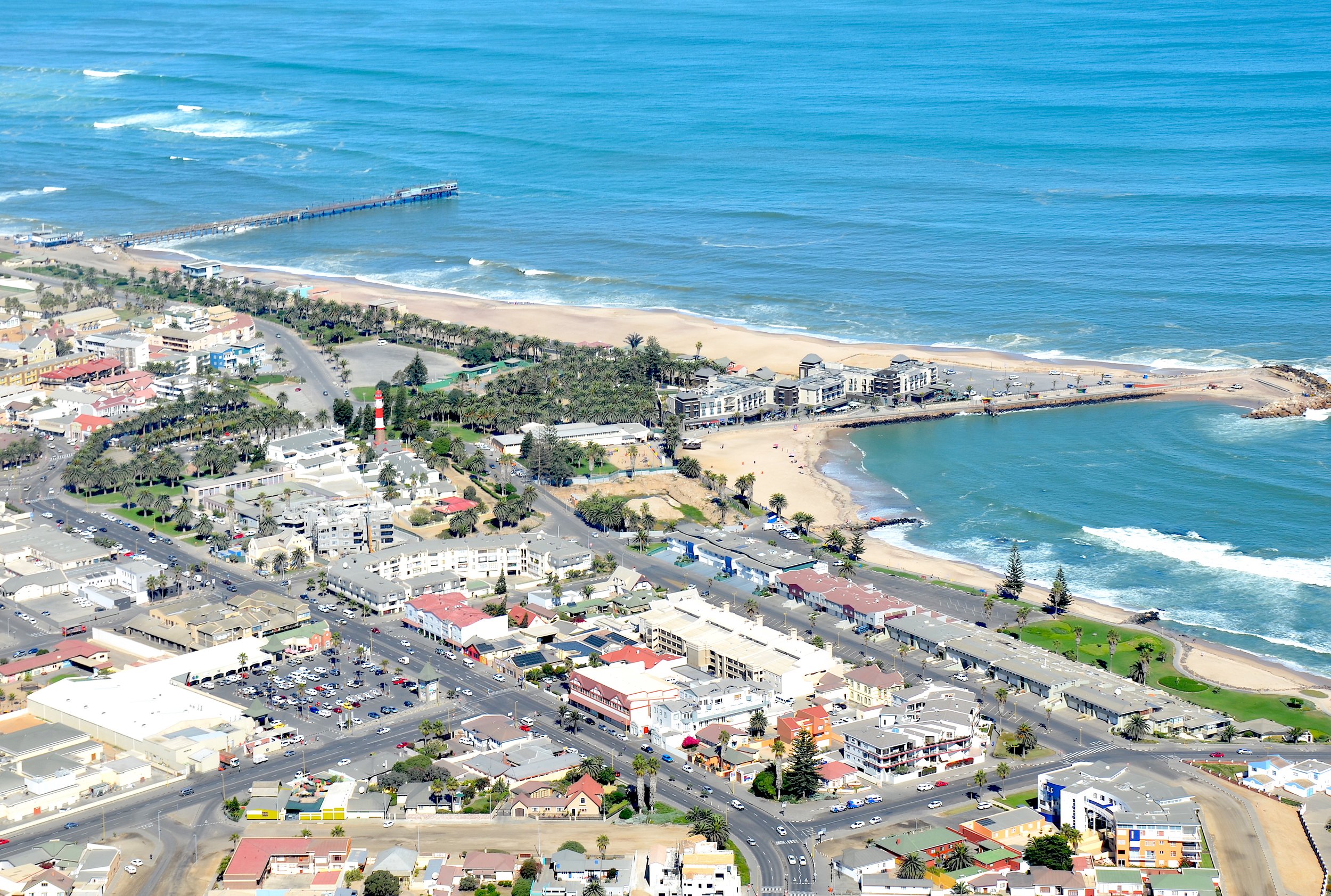Mole,_Jetty_and_Lighthouse_Swakopmund,_Namibia.jpg