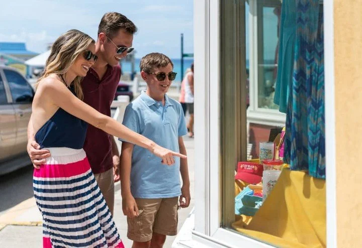 ☀️🌊 Summer is calling, and it&rsquo;s not too late to answer! 
Have you booked your last-minute summer sailing? Picture yourself basking in the sun, discovering hidden gems, and creating unforgettable memories onboard. Your perfect summer adventure 