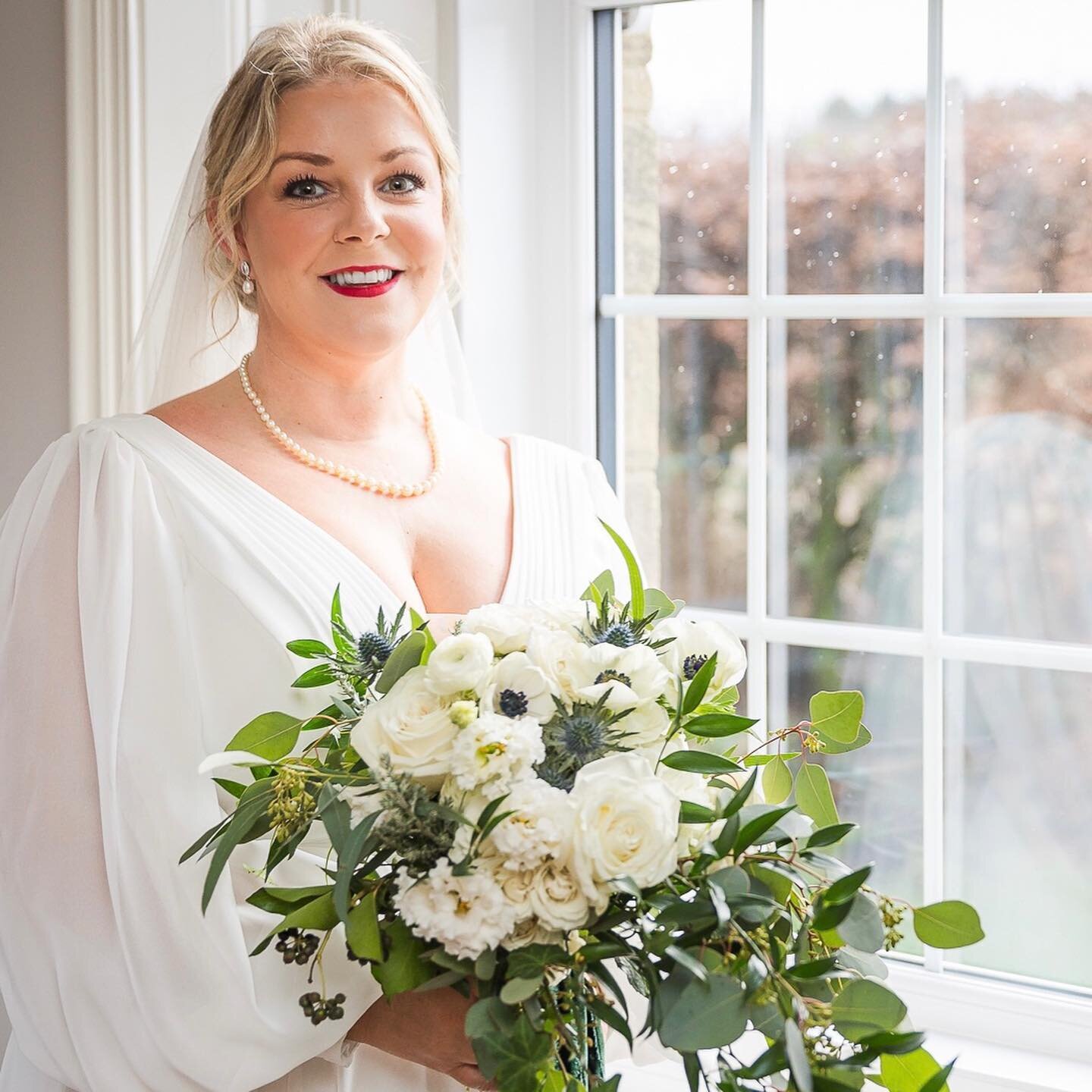 I love these images - Rachel looked so beautiful and Northumberland&rsquo;s soft morning light in late December was perfect x

@tomhibberdphotography 

#mindenwood #mindenwoodfloraldesign #weddingfloraldesign #weddingfloraldesigner #weddingflowers #n