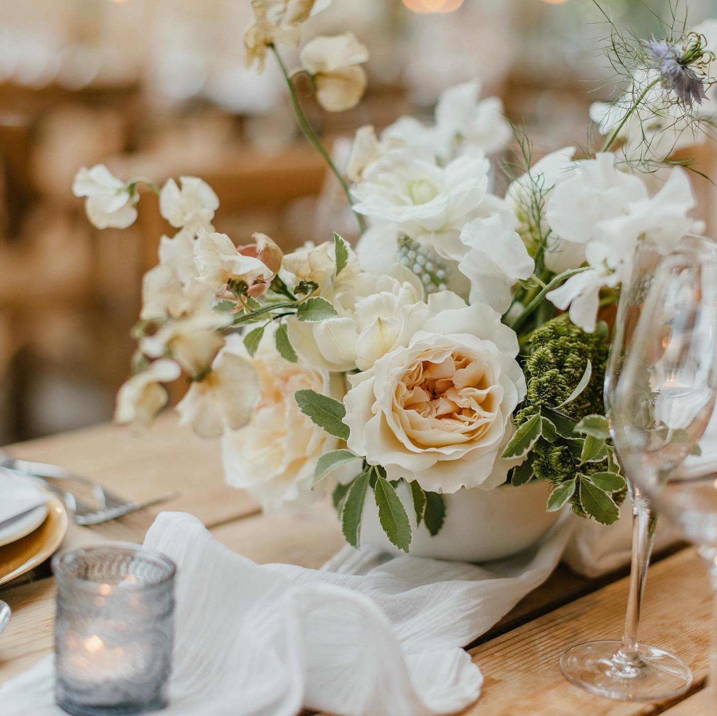 Include an extra special something to elevate your wedding florals. Eugenie by @davidaustinweddingroses looked so beautiful and just kept getting better as she opened.

@amylouphotography 🤍

#mindenwood #mindenwoodfloraldesign #weddingflorals #weddi