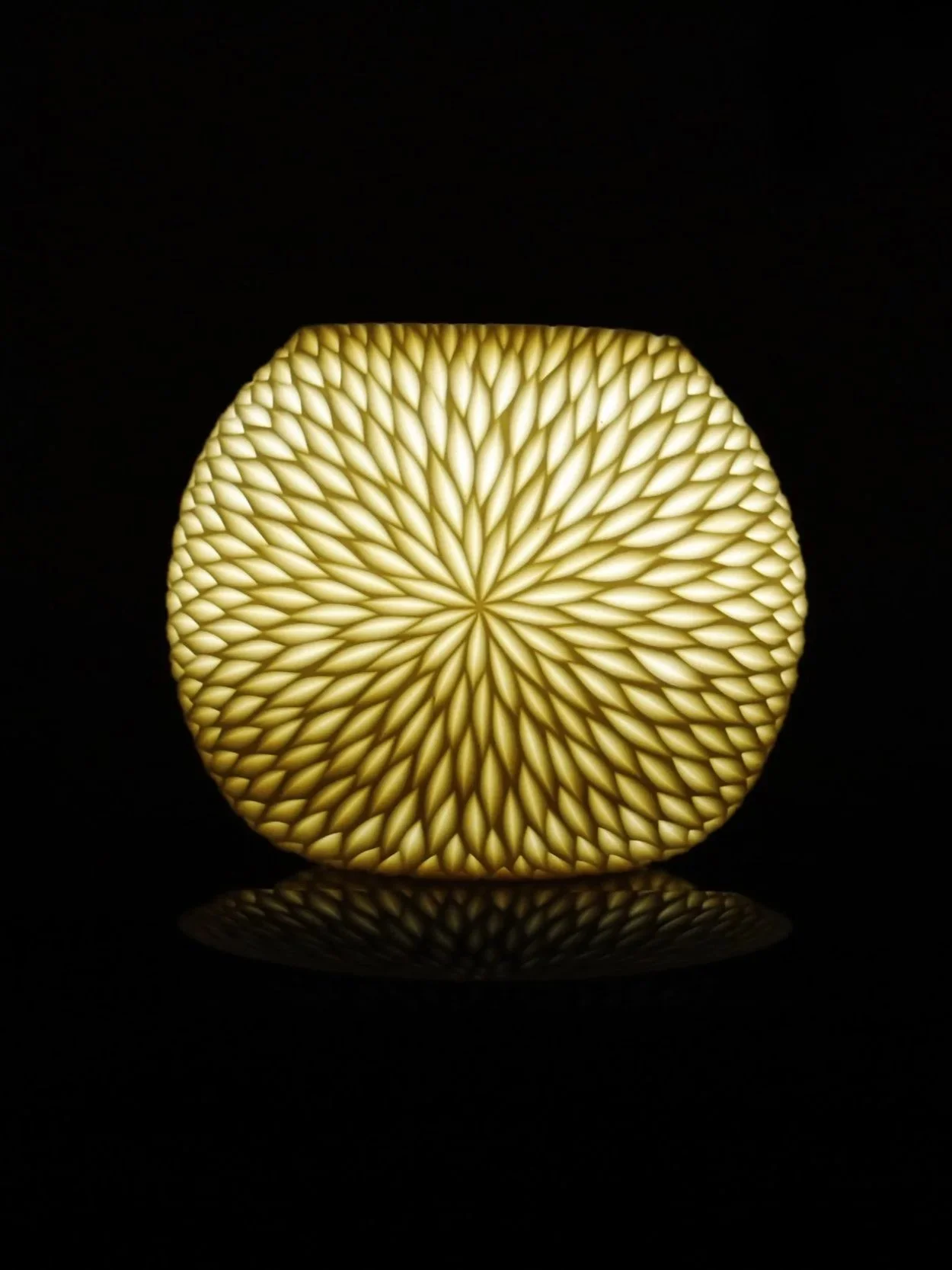 Medium Luminary - Dahlia