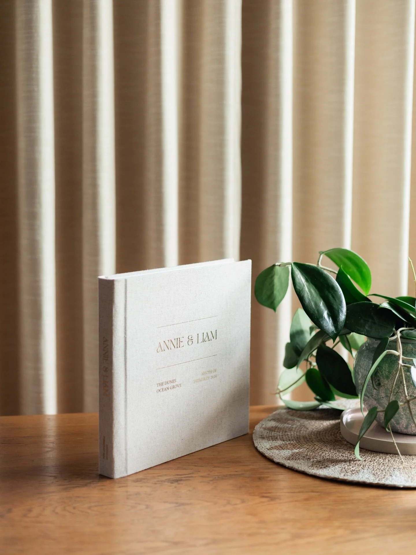 I received a new fine art album recently and it reminded me why I love print so much. There&rsquo;s something truly special about holding your memories in your hands, not just seeing them on a screen.

Your wedding deserves to live in something tangi