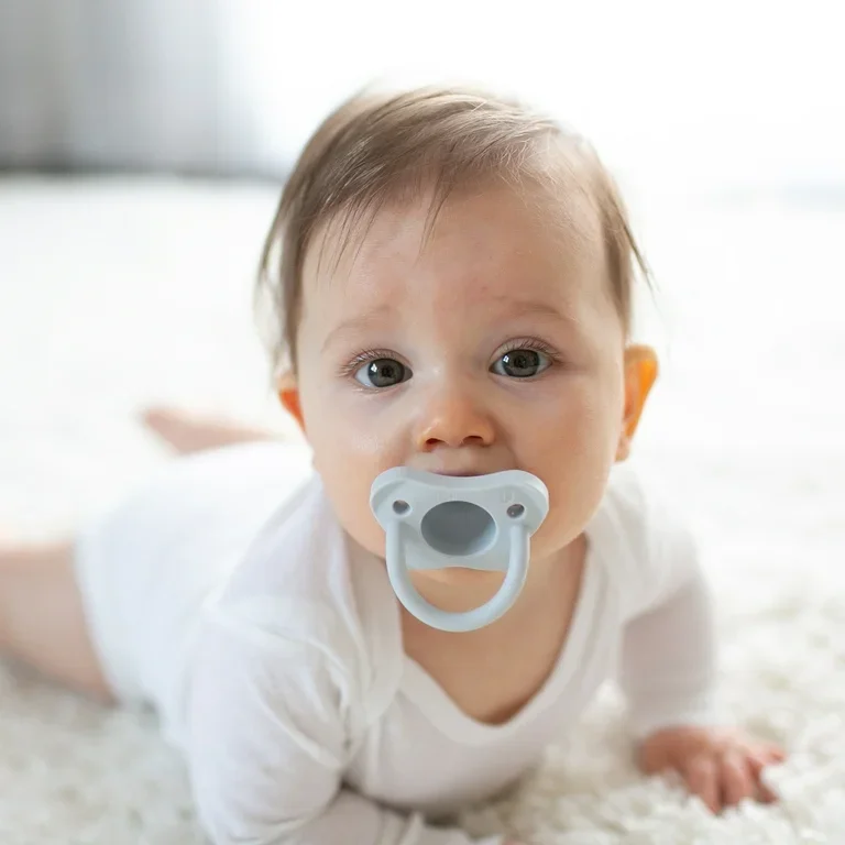 Pacifier Pros and Cons: Impact on your Baby’s Development and Tips for Weaning