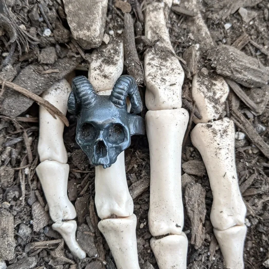 A look worth graverobbing...

Find it on Etsy, link in bio

💀☠️🐏☠️💀

#skull #skulljewelry #skullrings #skullartwork #skullring #skeleton  #silverjewelry #silver #gothaesthetic #gothfashion #goth #gothjewelry #goth #bikerjewelry #bikerstyle #bikerr