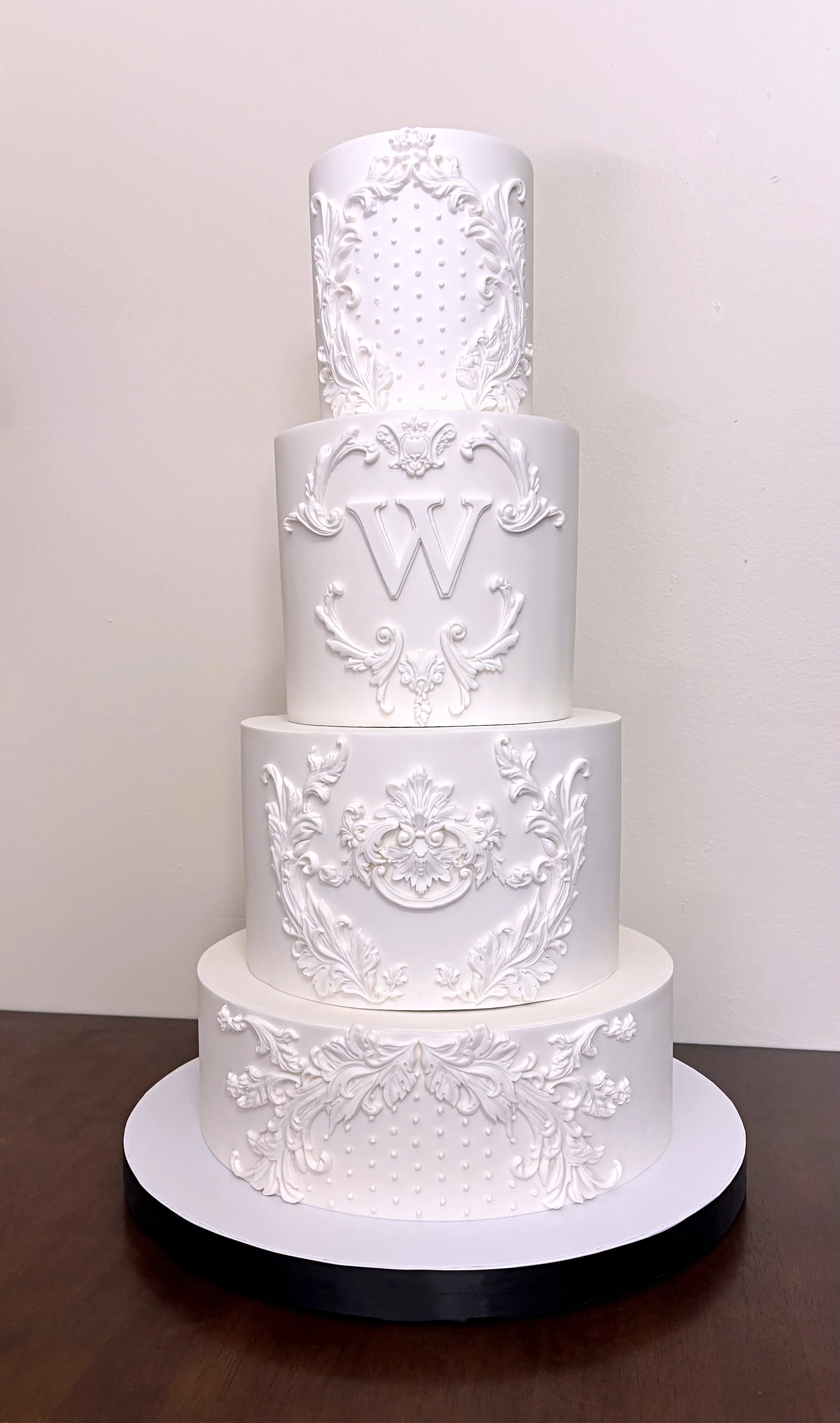 White Monocrome Molding