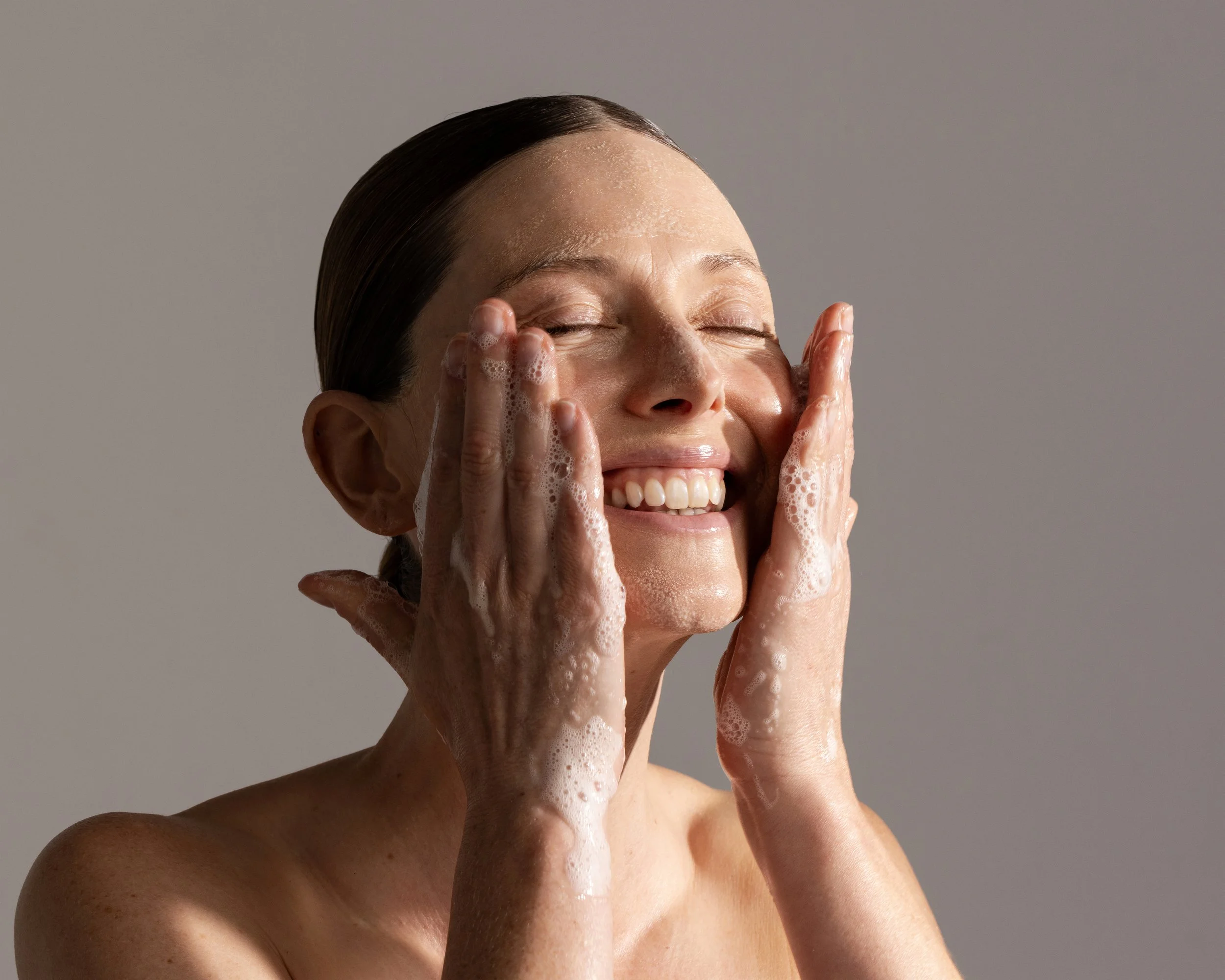 UltraCleanse 150ml-5-Model Image_vLowRes.jpg