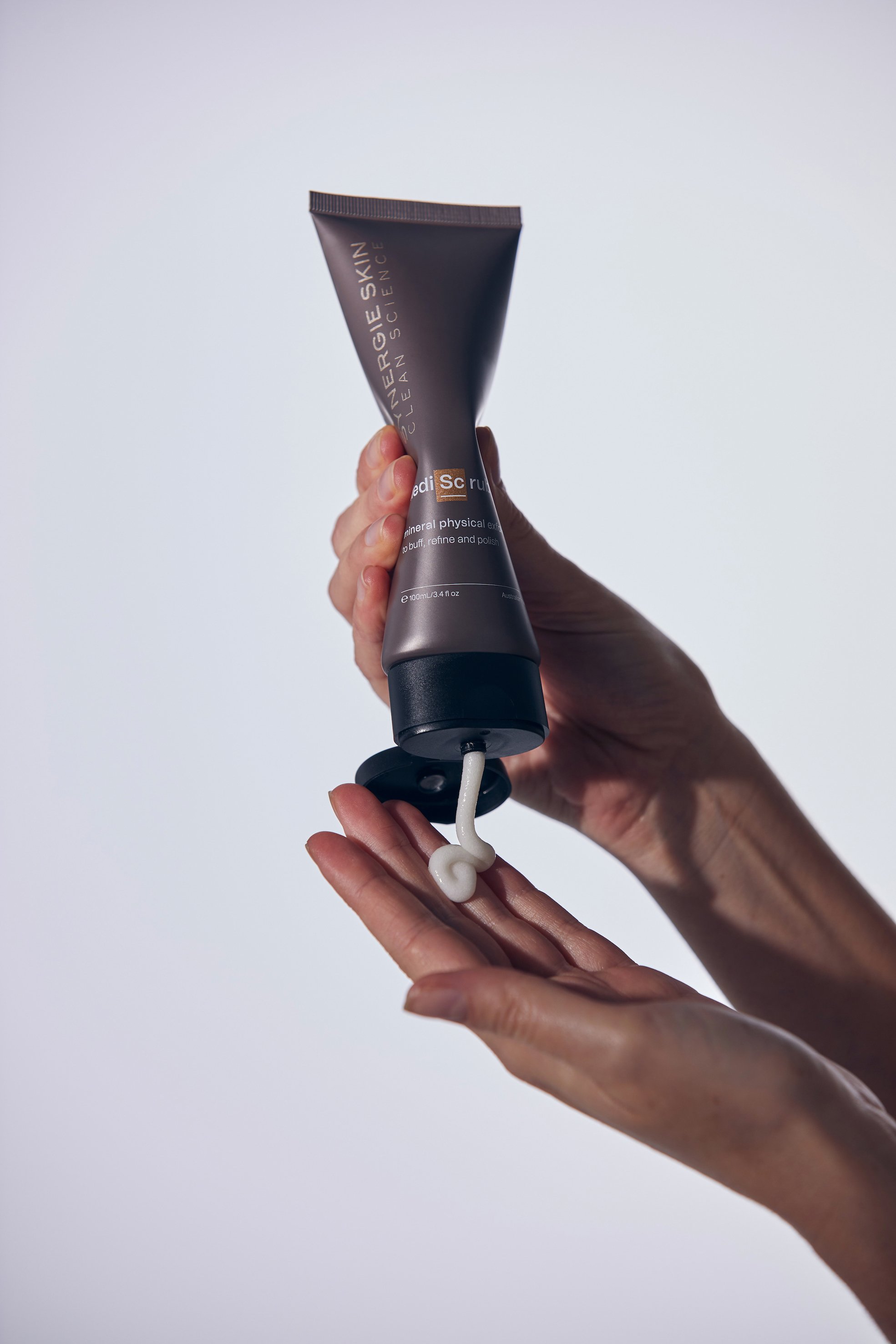 MediScrub 100ml-2-Model Image_vLowRes.jpg