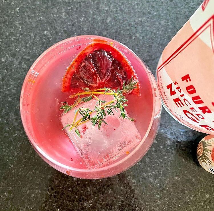 Our Pink Grapefruit &amp; Agave bitters was made for days like this. 

Thanks to @cazvee for this inspired Sunday combination of Spiced Negroni gin, grapefruit tonic, blood orange, and thyme.

📷 @cazvee

#betterwithbitters