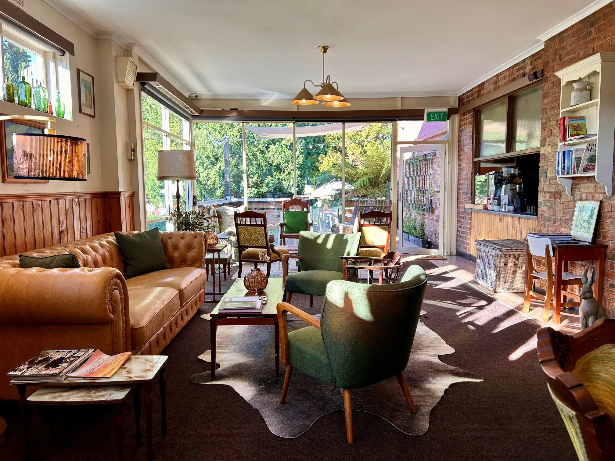 Lounge 2.jpg