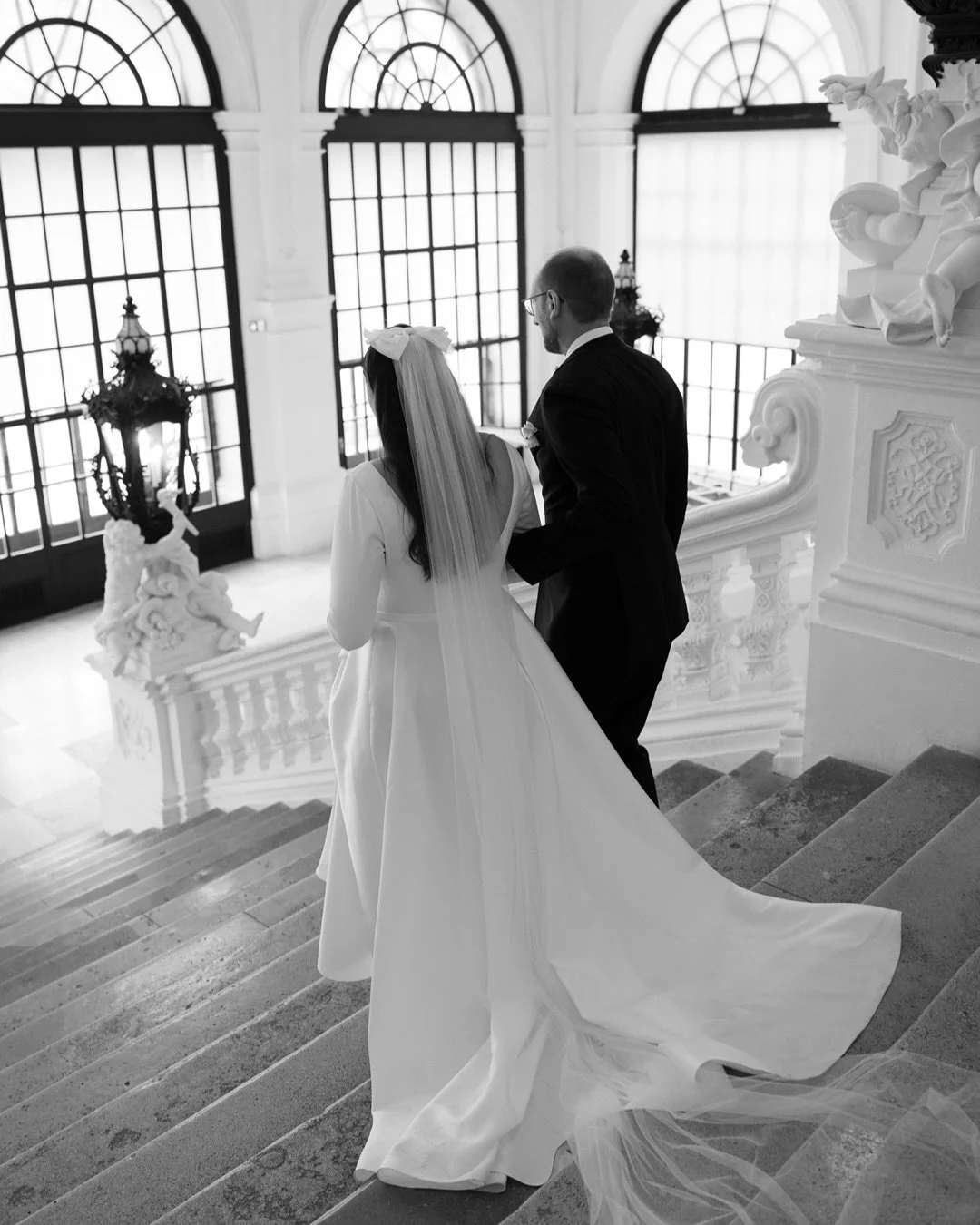 Eine Hochzeit auf Schloss Belvedere 🤍.

Haare & Makeup @stylistvienna 
Florist @blumenlippe 

#viennaweddingphotographer #viennawedding #austriaweddingphotographer #austriawedding #schlossbelvedere #schlossbelvedereweddding #viennaaustria #viennaelopem